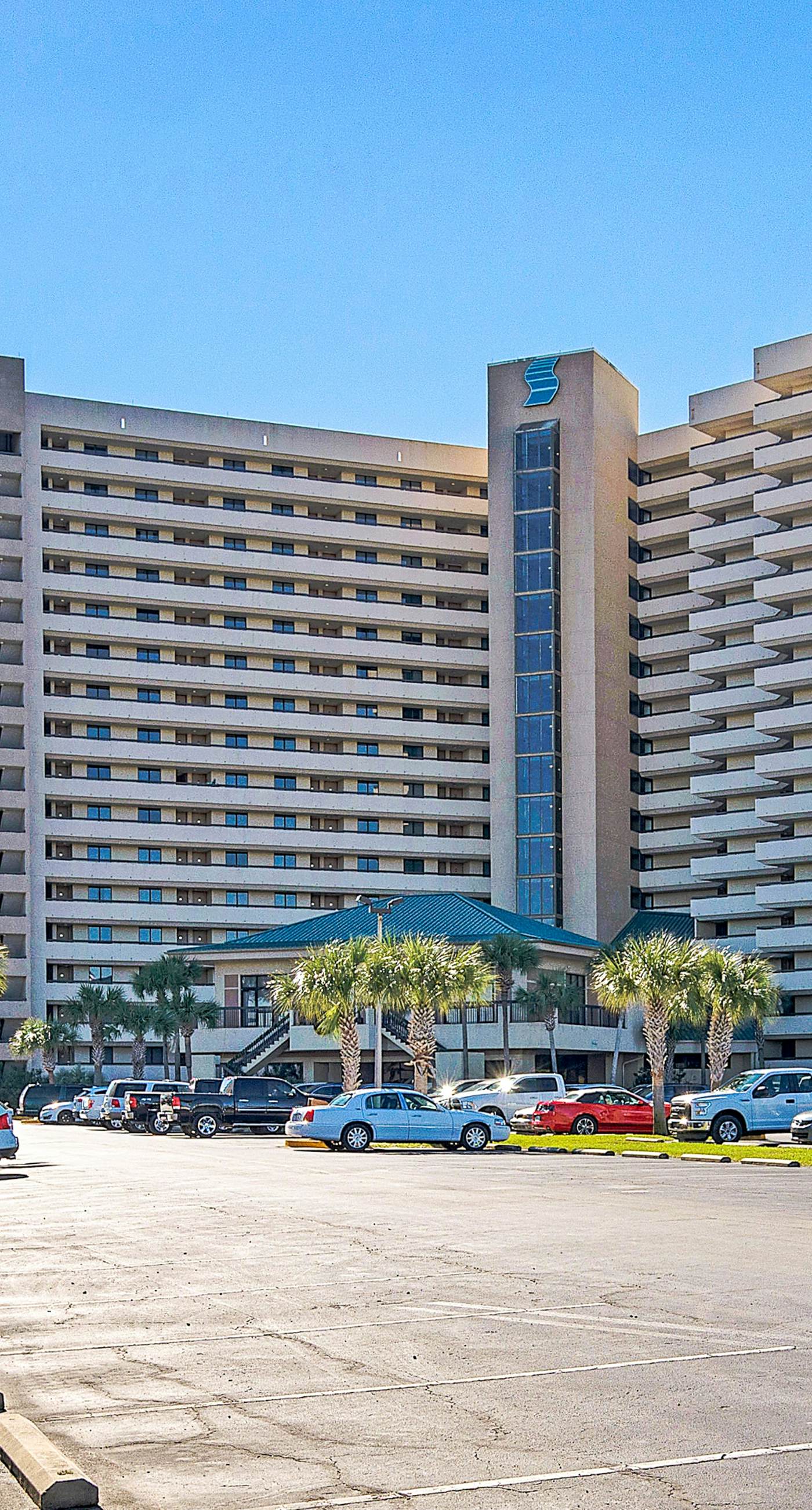 Gulf-Front Condo w/ Lovely Gulf View, Beach Access & Shared Pool/Hot Tub/Gym