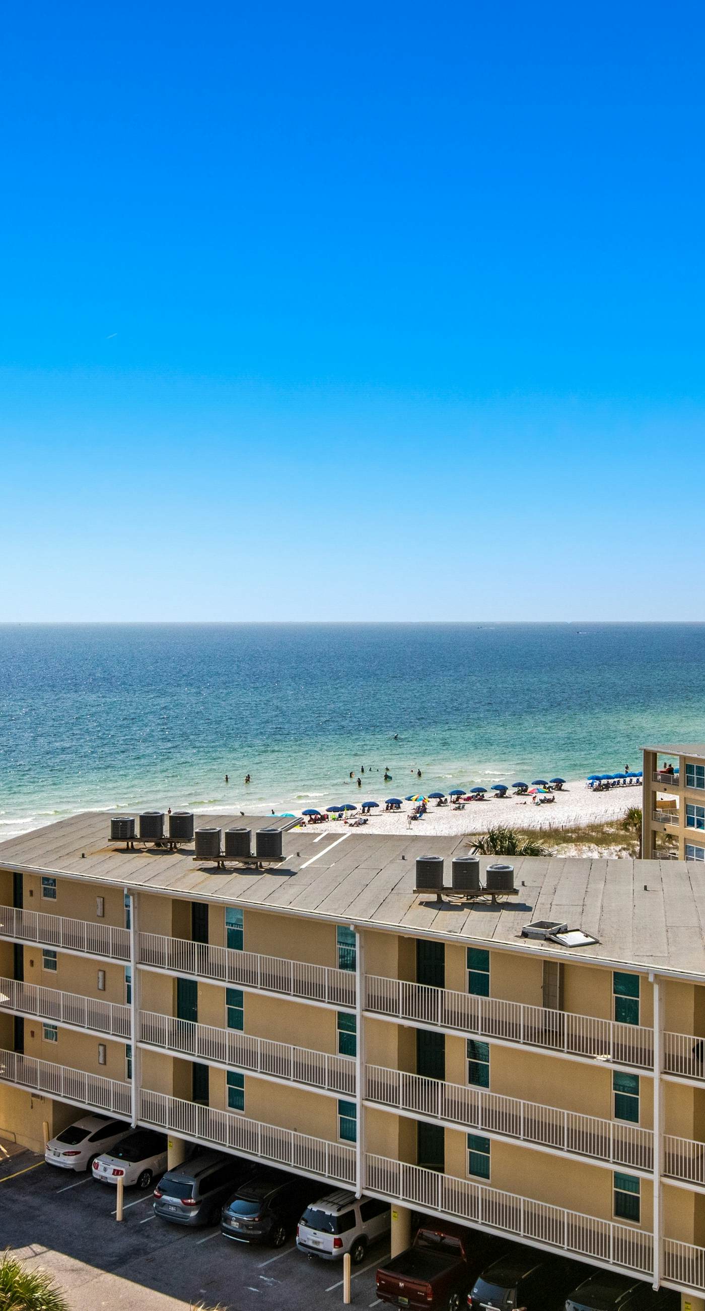 Gulf-Front Condo w/ Lovely Gulf View, Beach Access & Shared Pool/Hot Tub/Gym