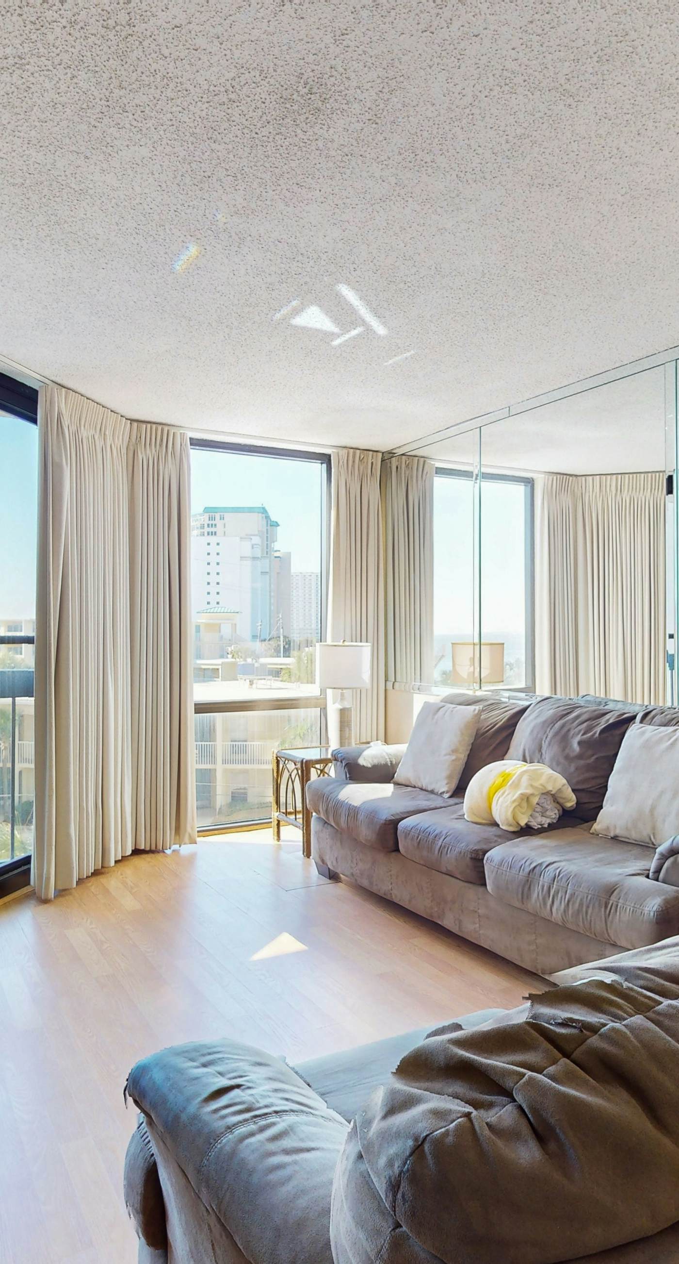 4th floor cozy condo w/multiple pools, splash pad, and on-site restaurant