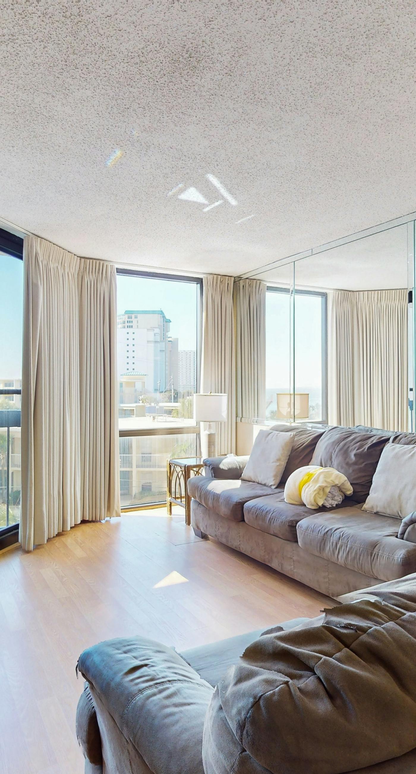 4th floor cozy condo w/multiple pools, splash pad, and on-site restaurant