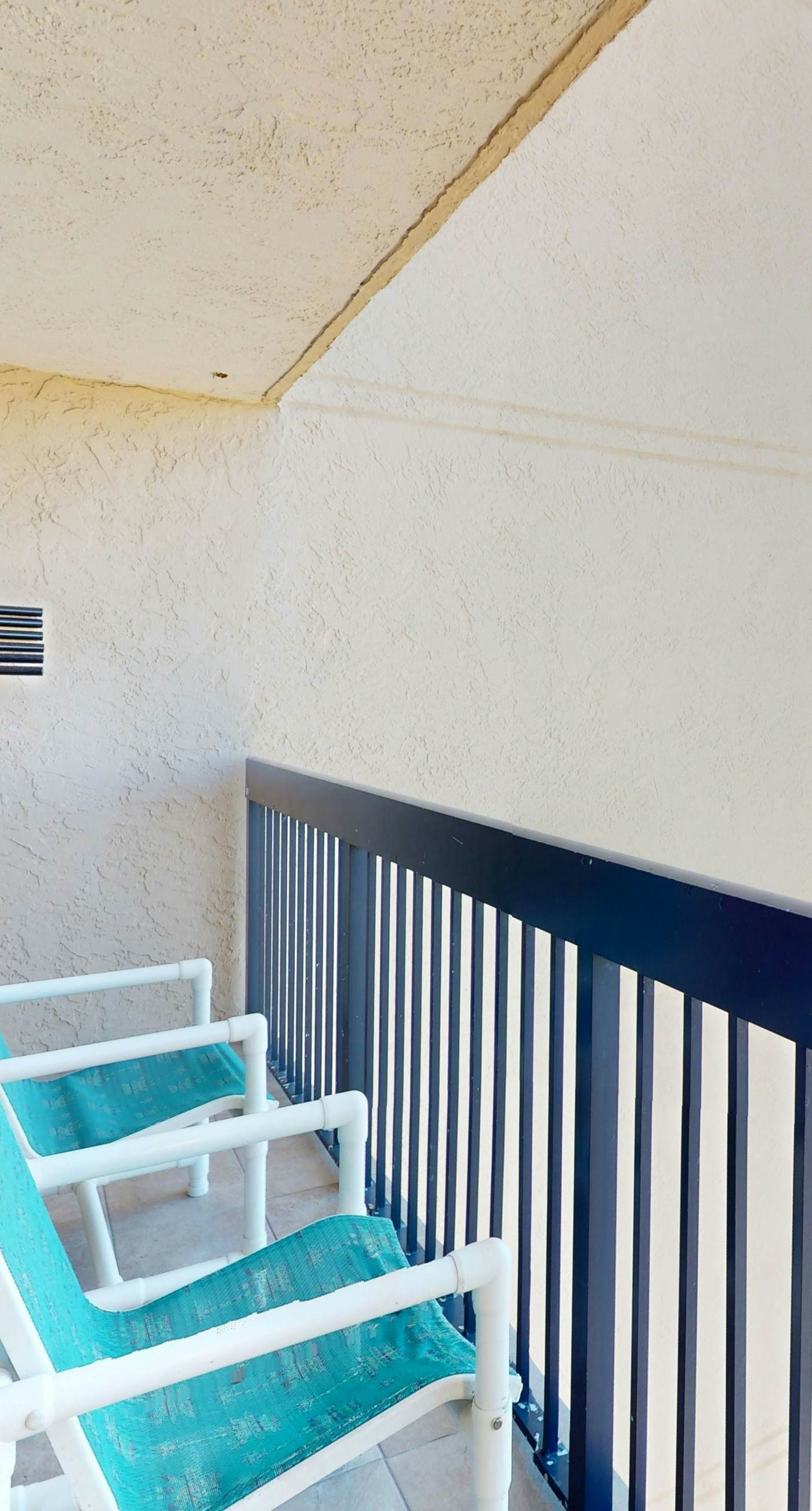 4th floor cozy condo w/multiple pools, splash pad, and on-site restaurant