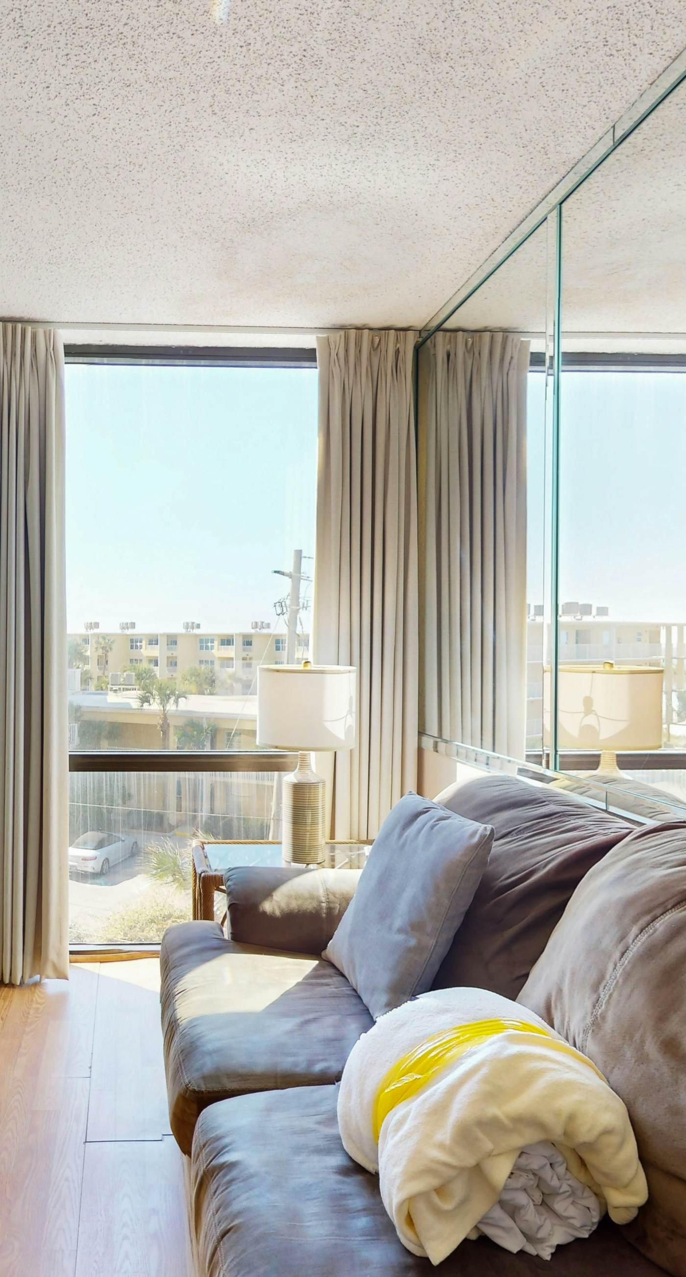 4th floor cozy condo w/multiple pools, splash pad, and on-site restaurant