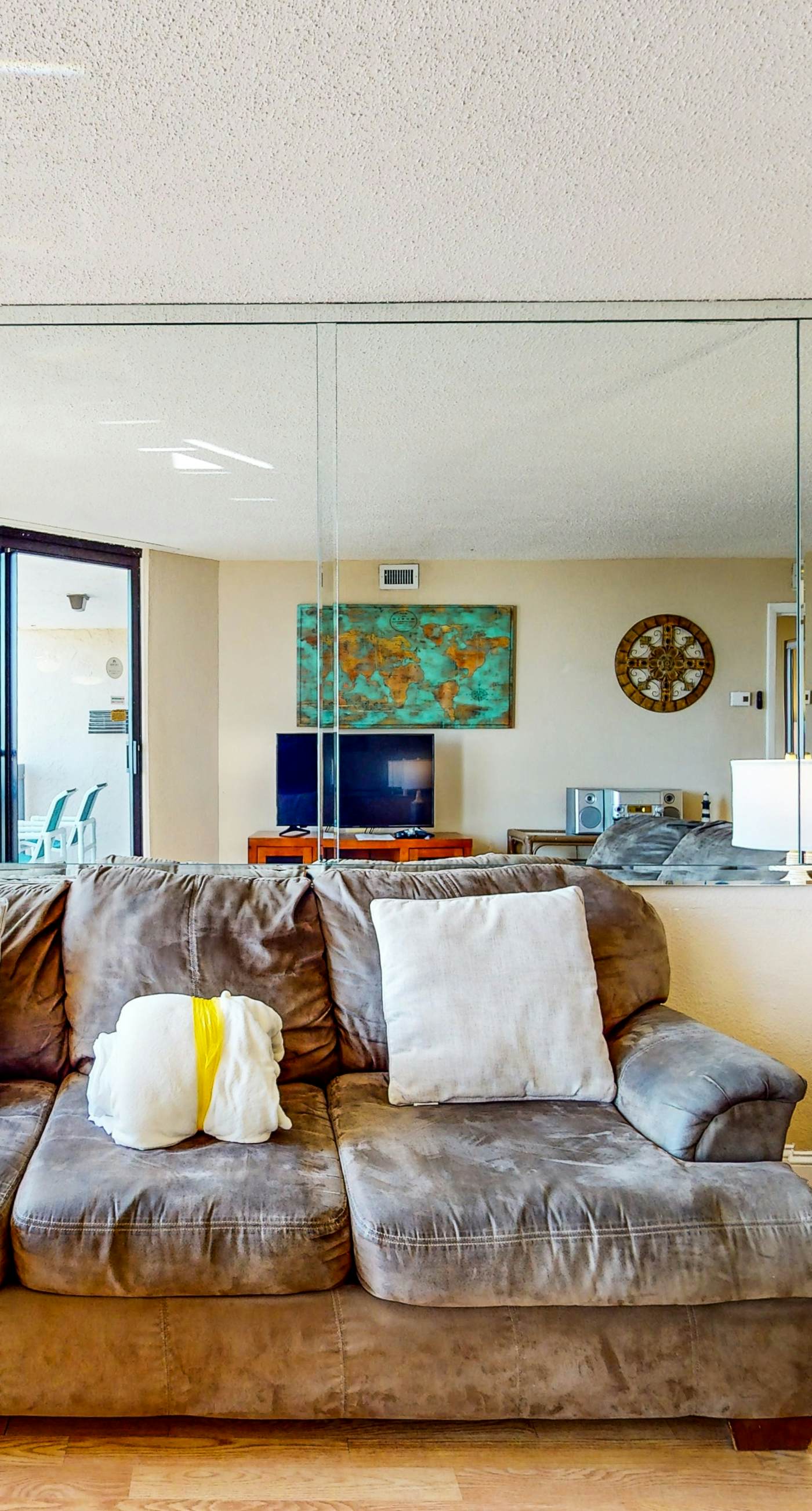 4th floor cozy condo w/multiple pools, splash pad, and on-site restaurant