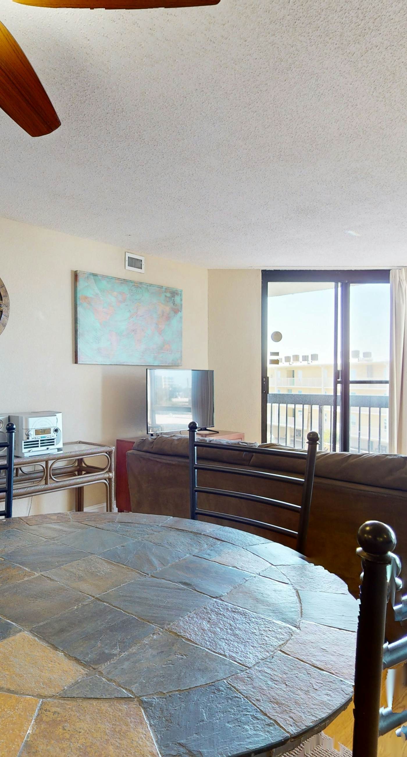 4th floor cozy condo w/multiple pools, splash pad, and on-site restaurant