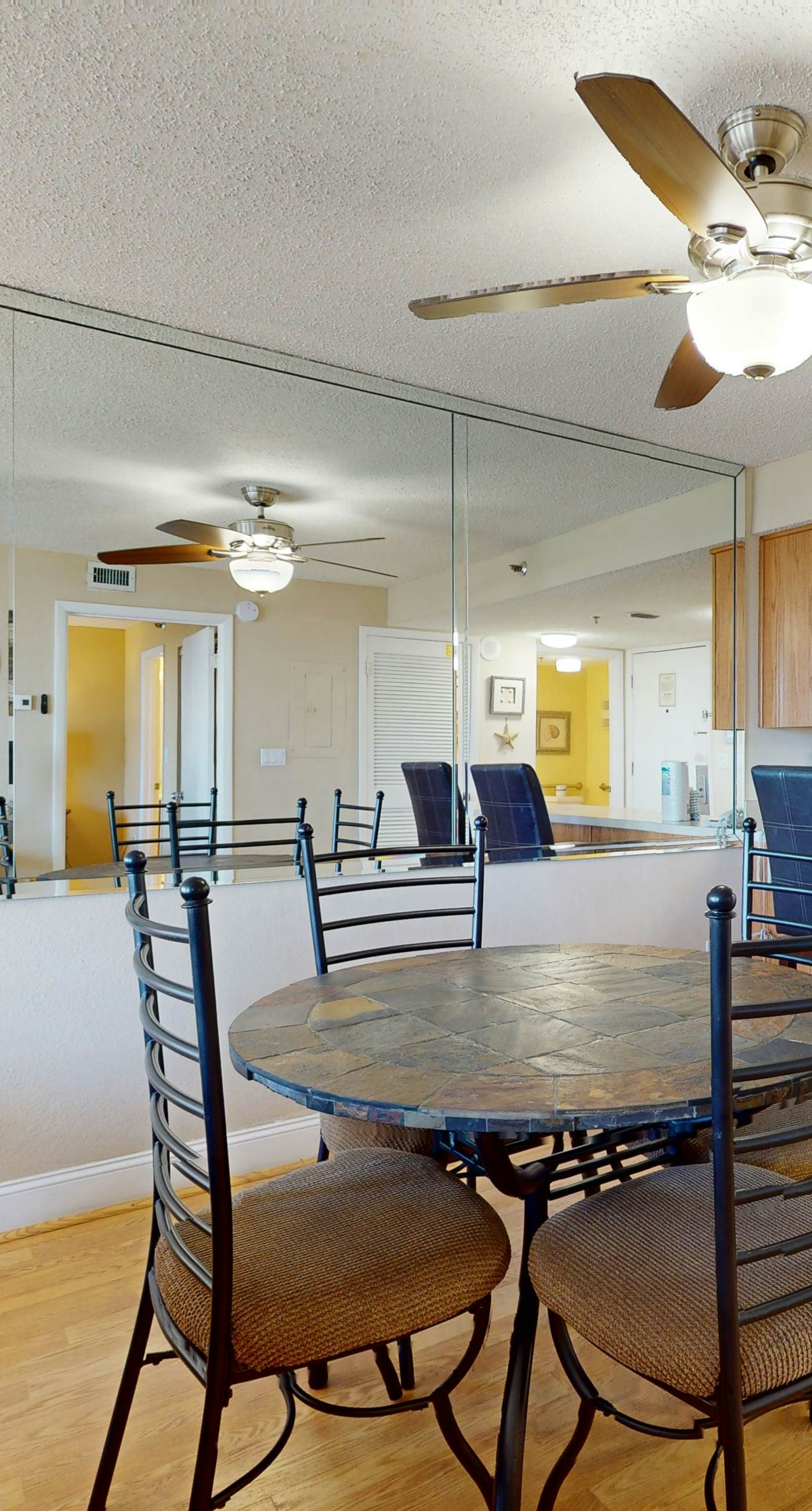 4th floor cozy condo w/multiple pools, splash pad, and on-site restaurant