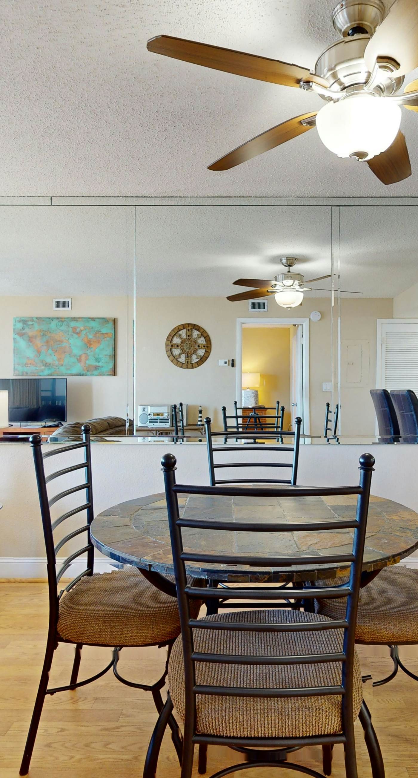 4th floor cozy condo w/multiple pools, splash pad, and on-site restaurant