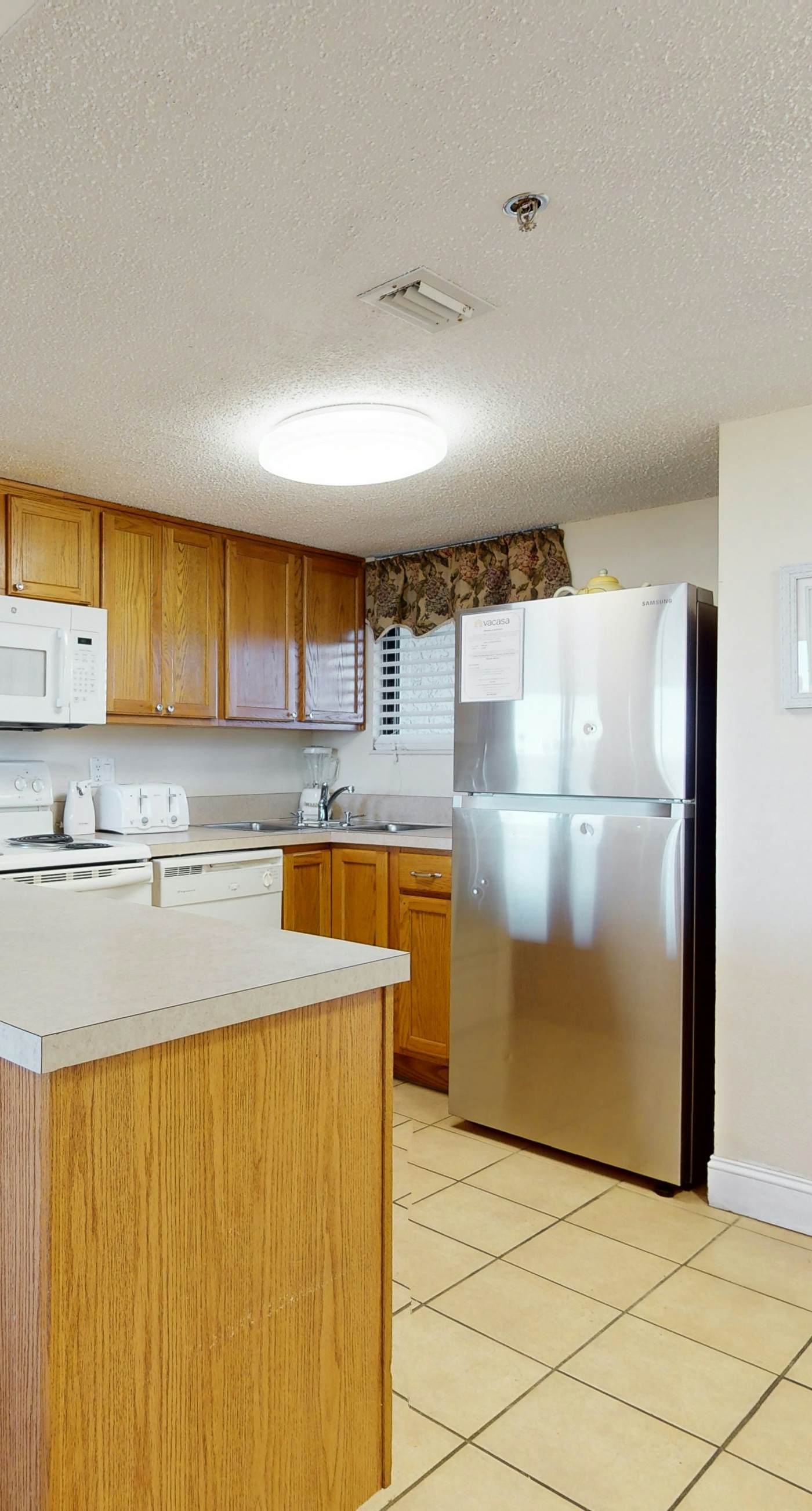 4th floor cozy condo w/multiple pools, splash pad, and on-site restaurant