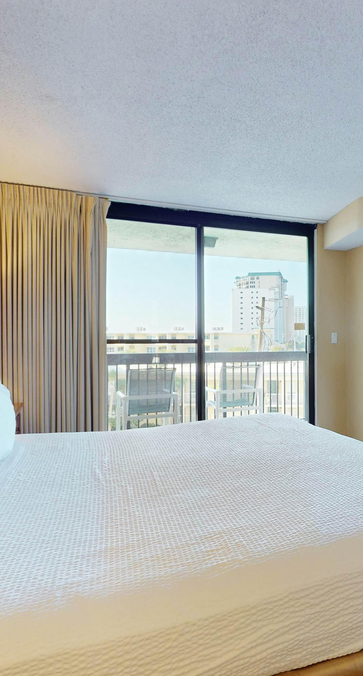 4th floor cozy condo w/multiple pools, splash pad, and on-site restaurant