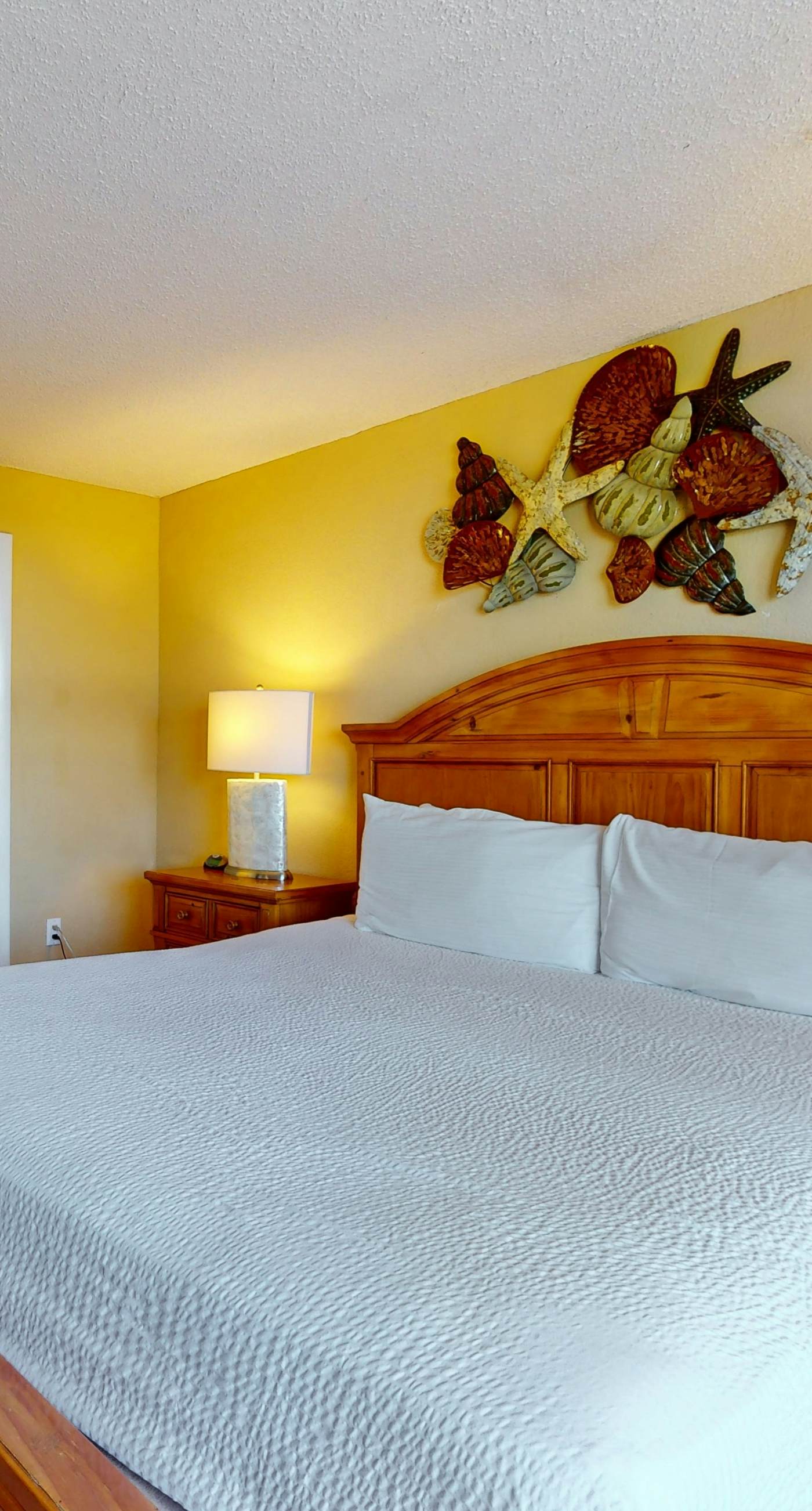 4th floor cozy condo w/multiple pools, splash pad, and on-site restaurant