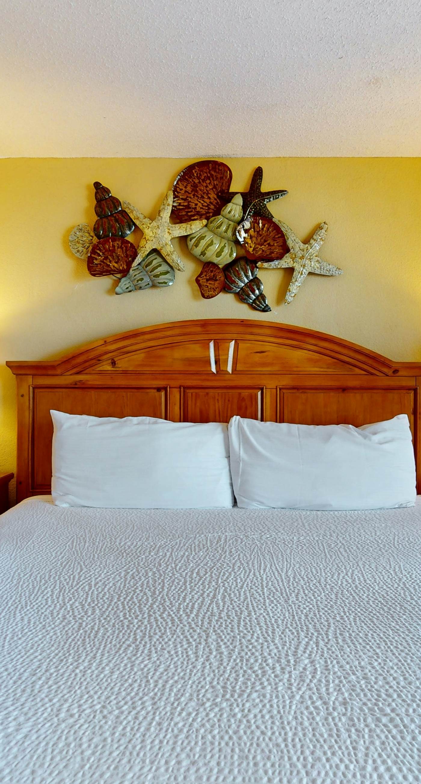 4th floor cozy condo w/multiple pools, splash pad, and on-site restaurant