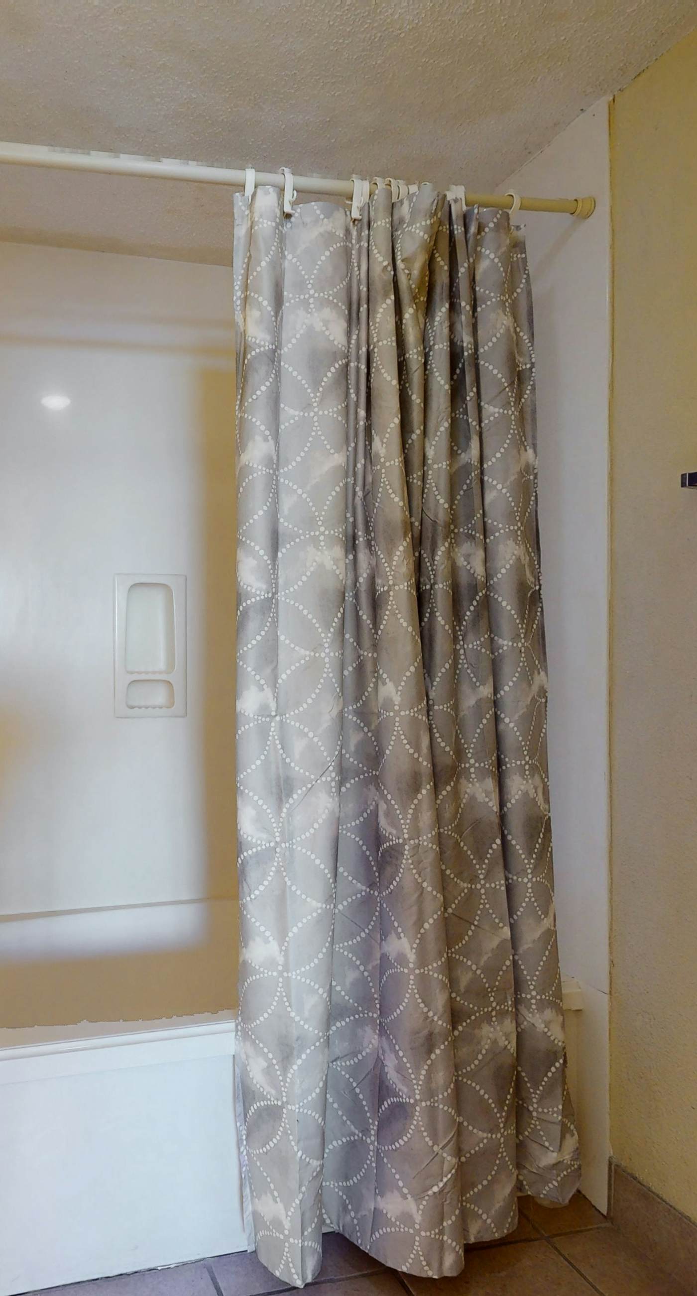 4th floor cozy condo w/multiple pools, splash pad, and on-site restaurant