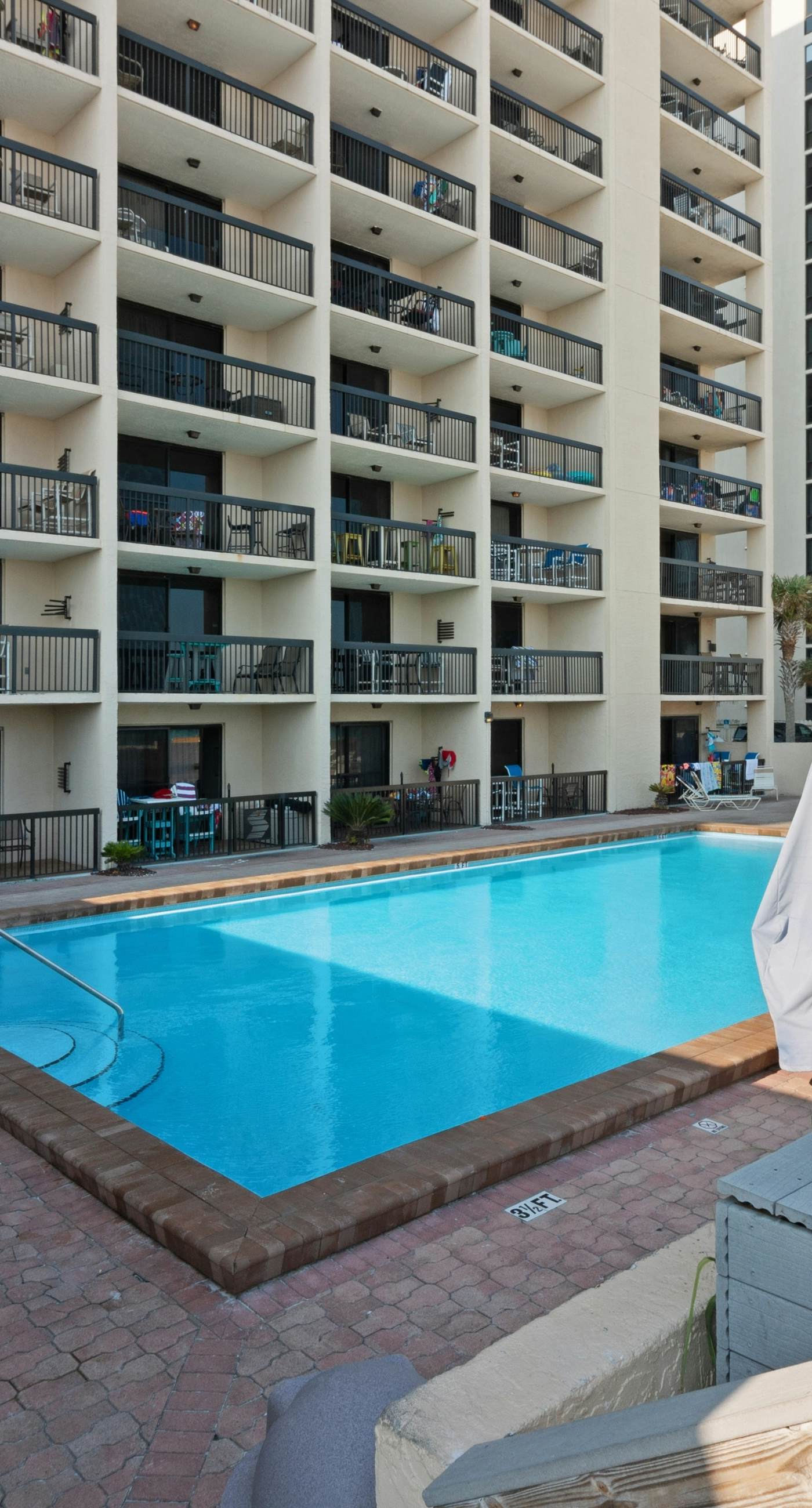 4th floor cozy condo w/multiple pools, splash pad, and on-site restaurant
