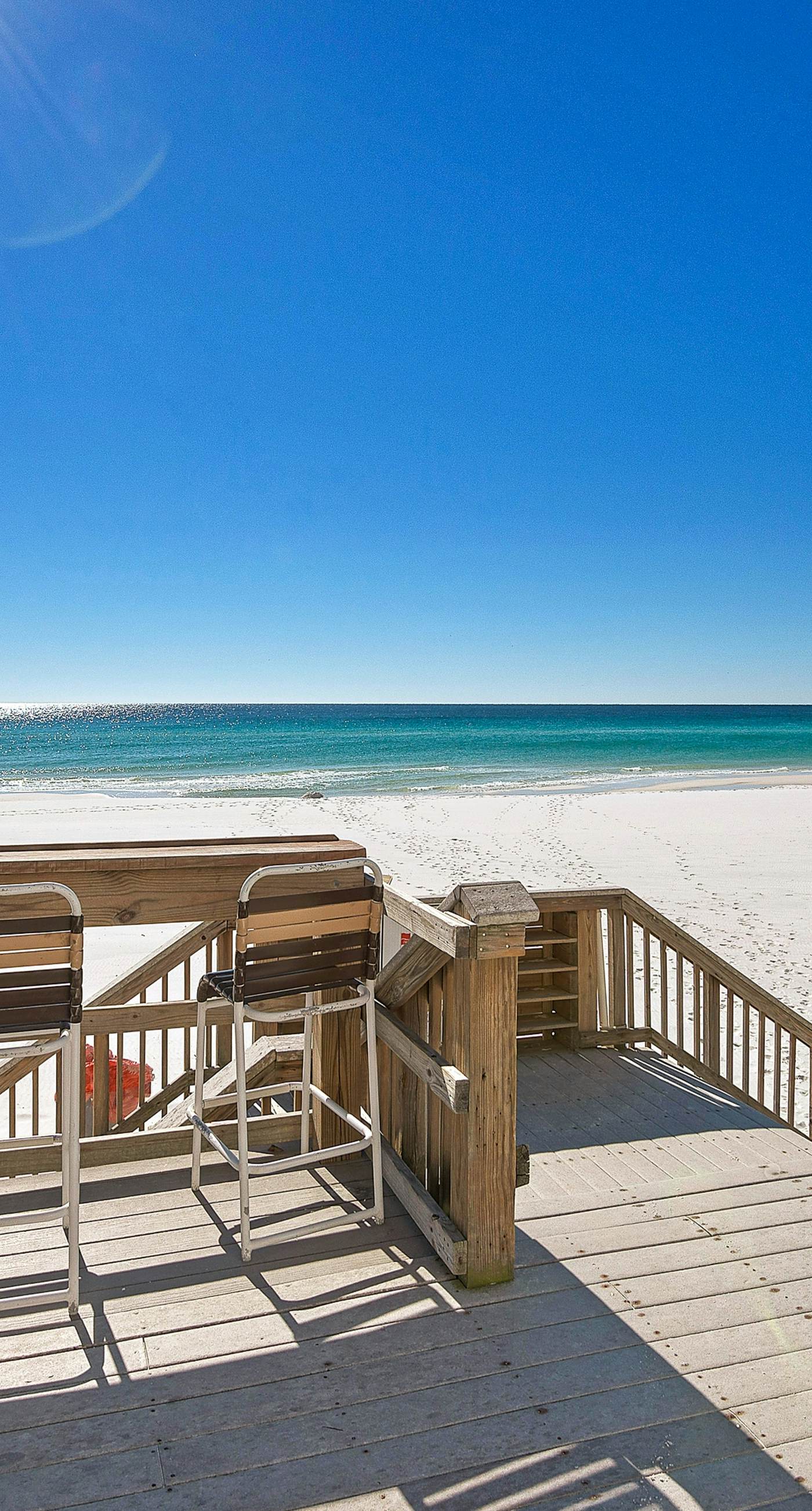 4th floor cozy condo w/multiple pools, splash pad, and on-site restaurant