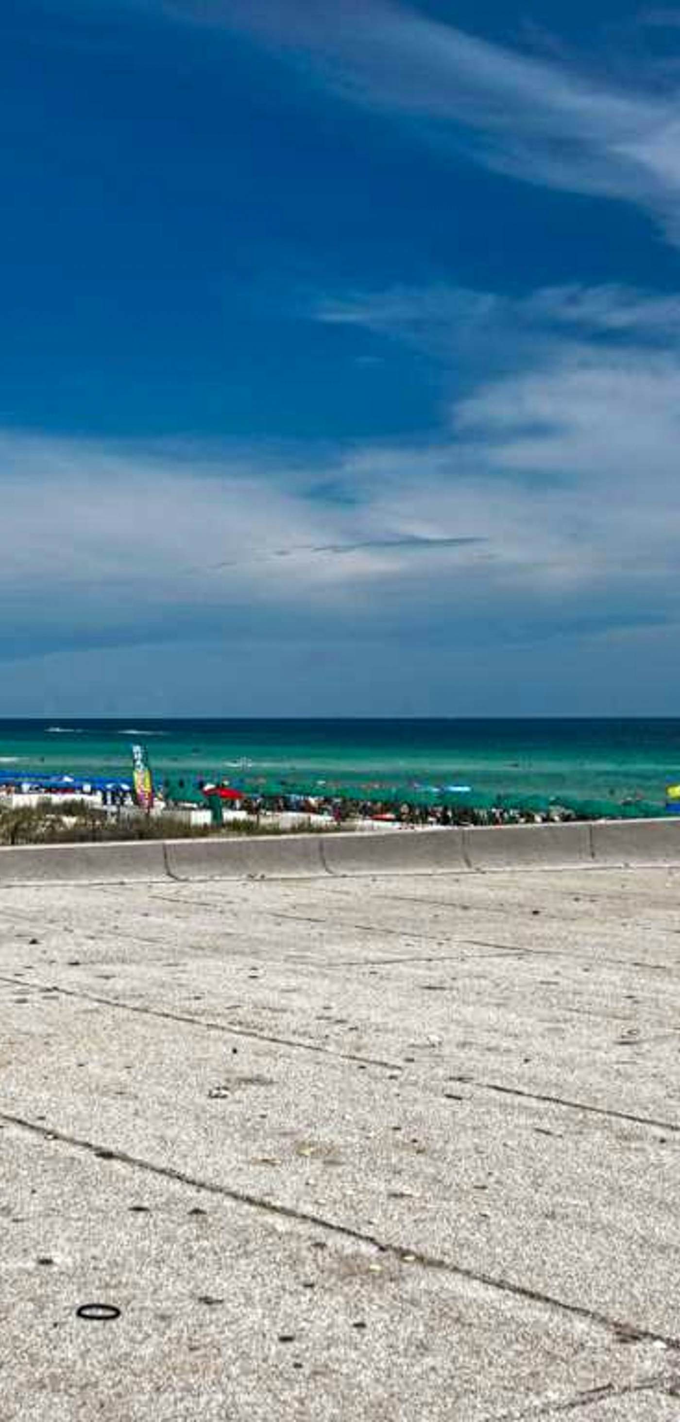 Gorgeous condo w/on-site pool & splash pad - near shops and dining