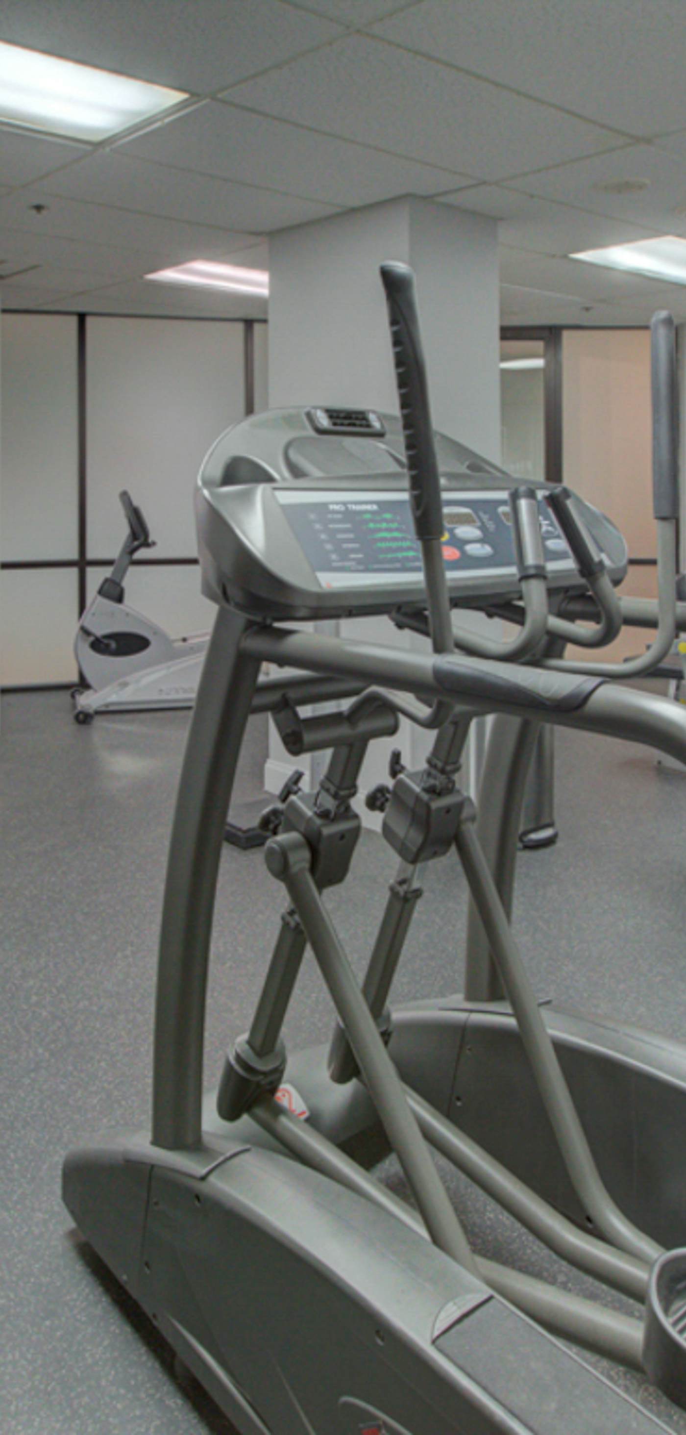 Gorgeous condo w/on-site pool & splash pad - near shops and dining