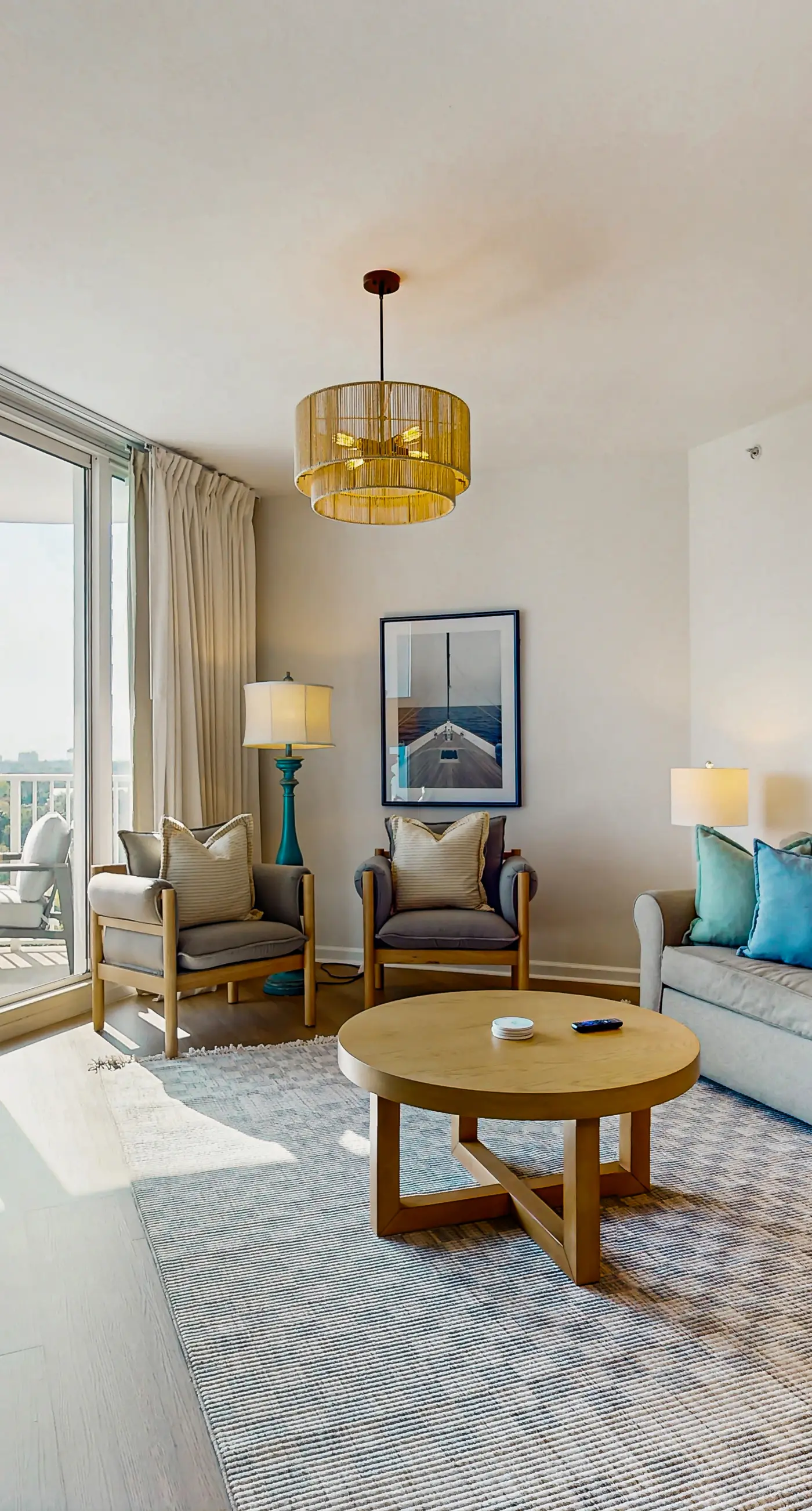 Charming, open unit w/ resort amenities including pool & hot tub, close to gulf