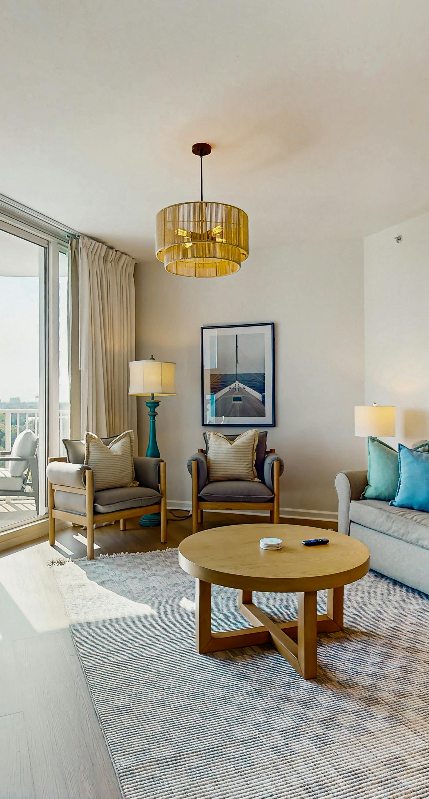 Charming, open unit w/ resort amenities including pool & hot tub, close to gulf