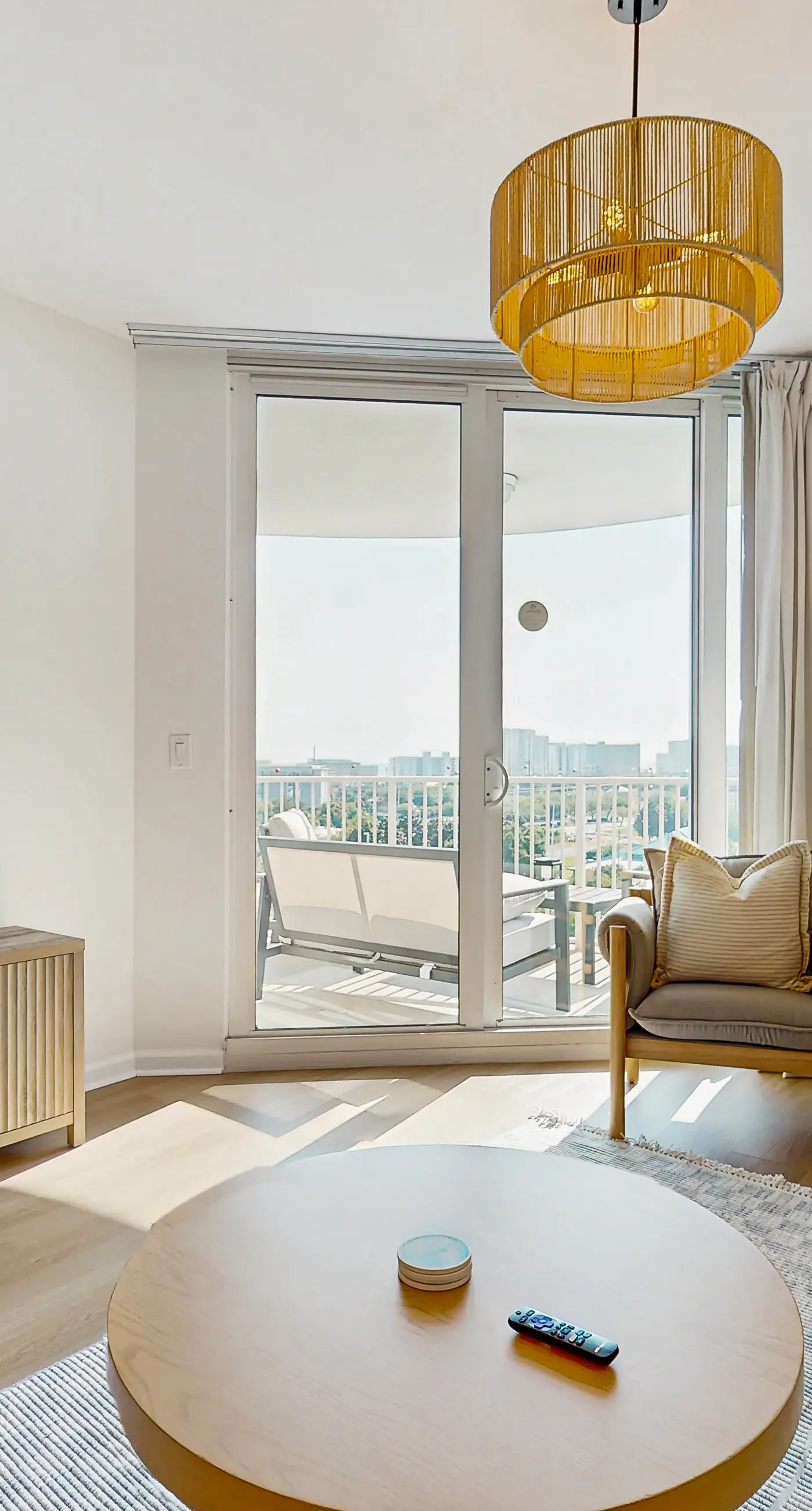 Charming, open unit w/ resort amenities including pool & hot tub, close to gulf