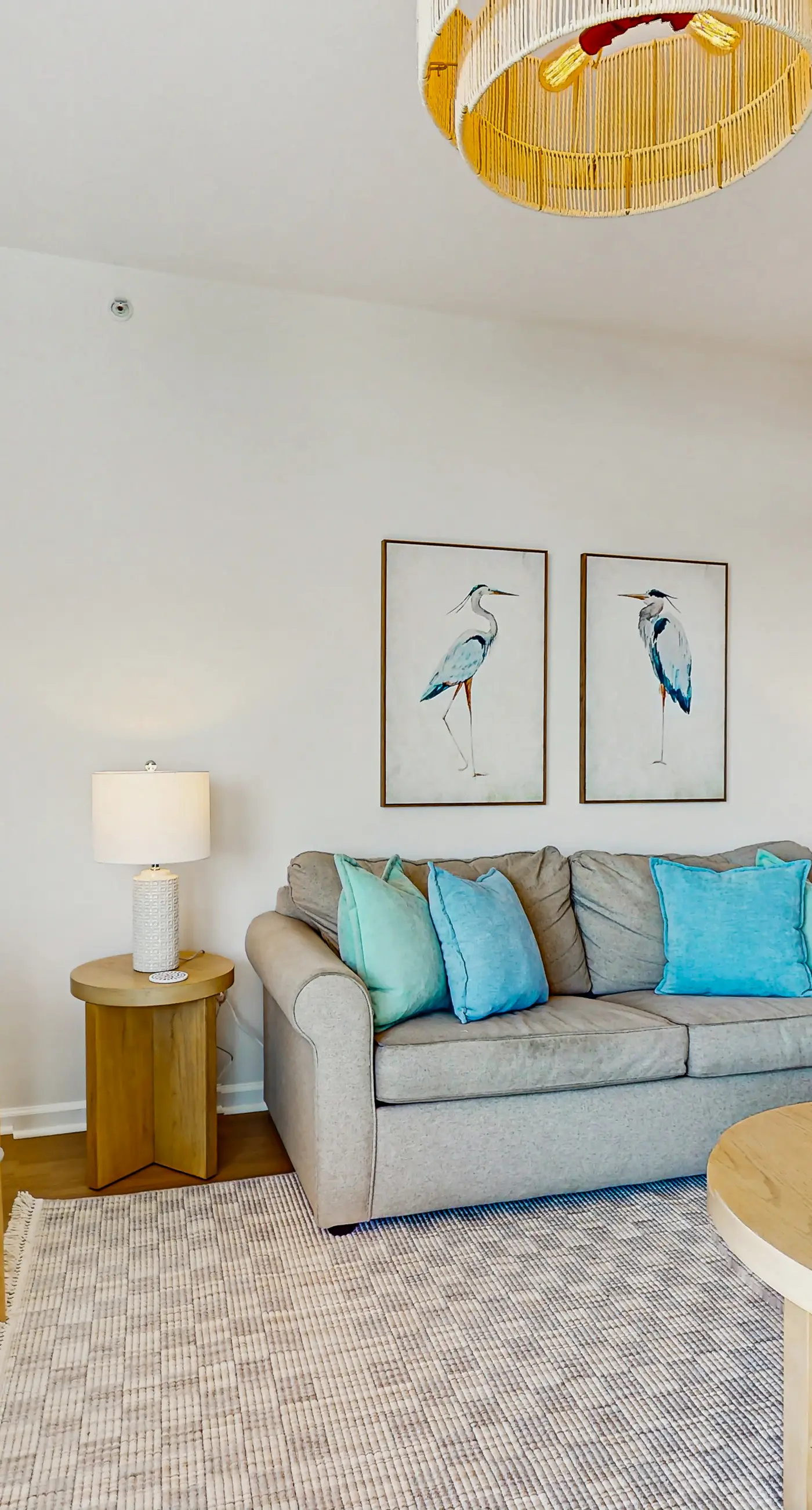 Charming, open unit w/ resort amenities including pool & hot tub, close to gulf