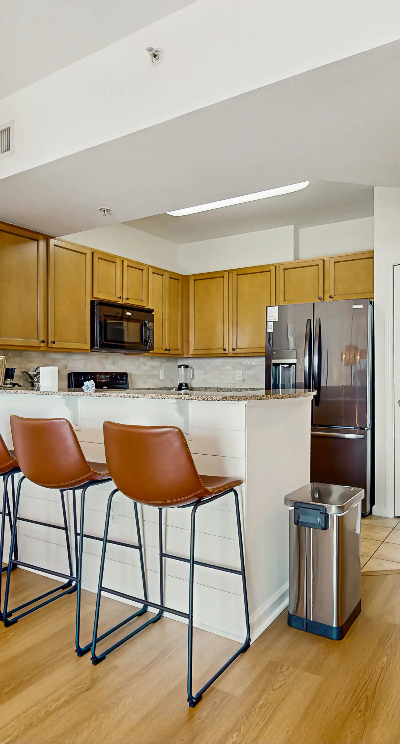 Charming, open unit w/ resort amenities including pool & hot tub, close to gulf