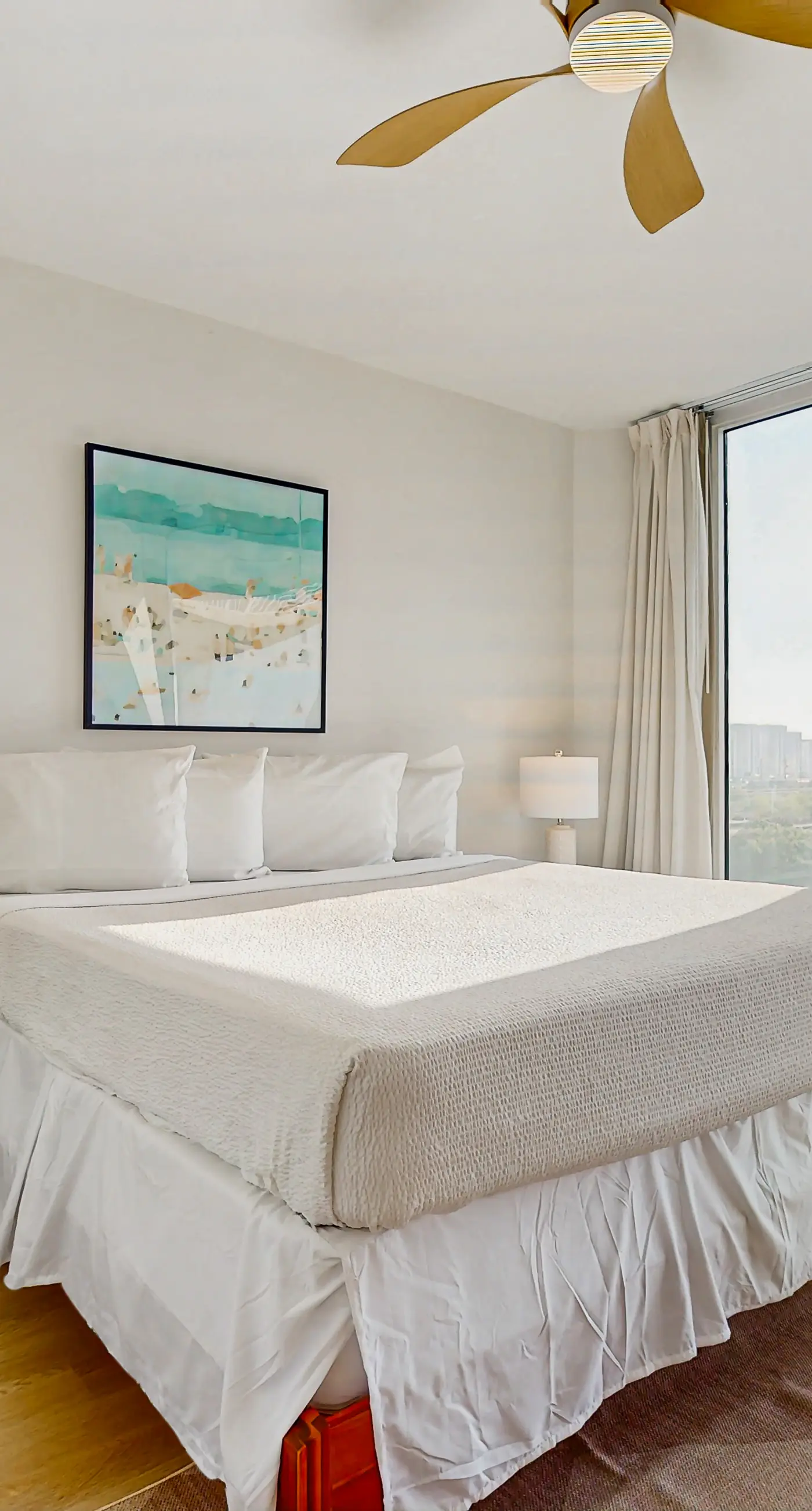 Charming, open unit w/ resort amenities including pool & hot tub, close to gulf