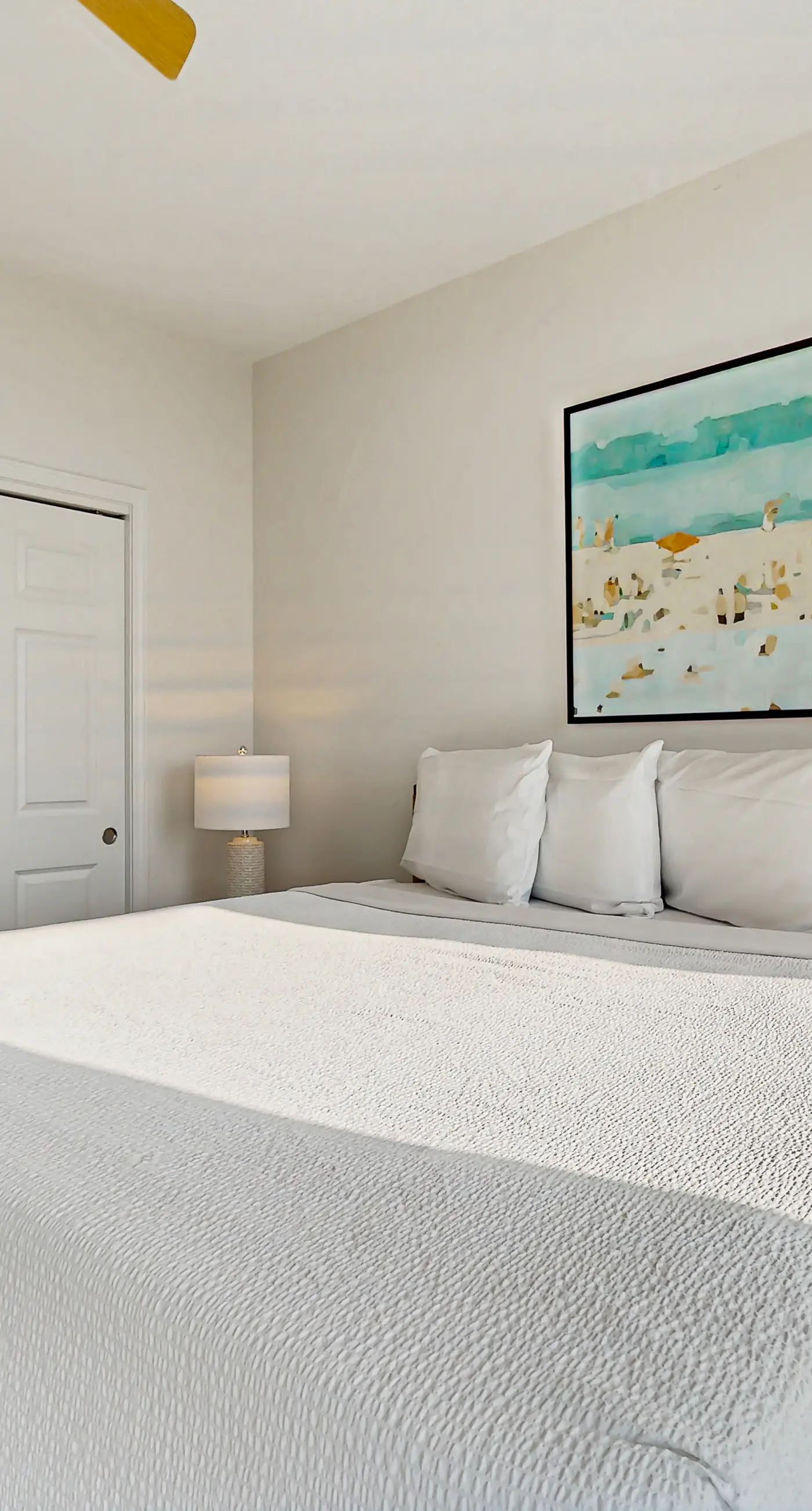 Charming, open unit w/ resort amenities including pool & hot tub, close to gulf