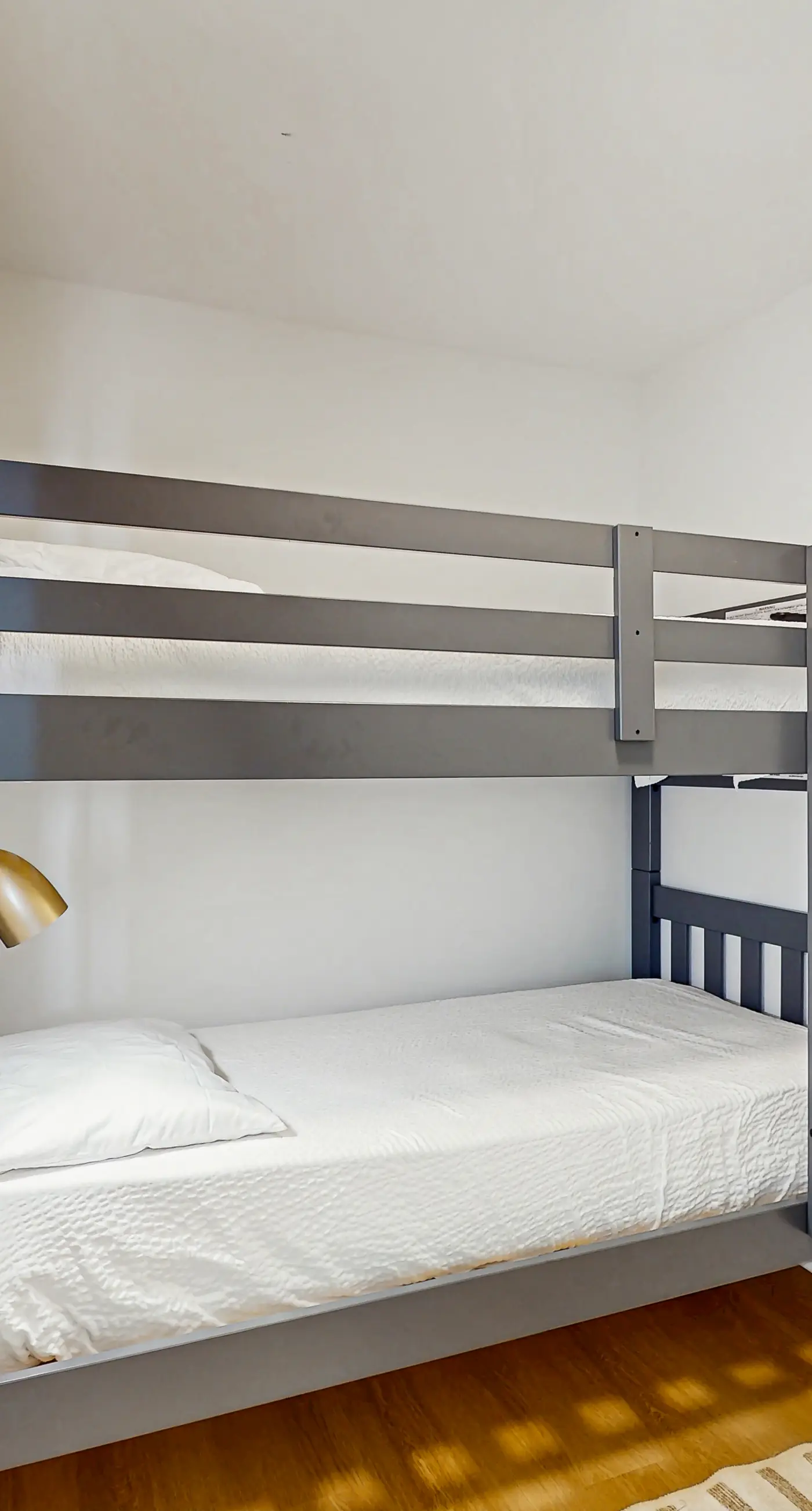 Charming, open unit w/ resort amenities including pool & hot tub, close to gulf