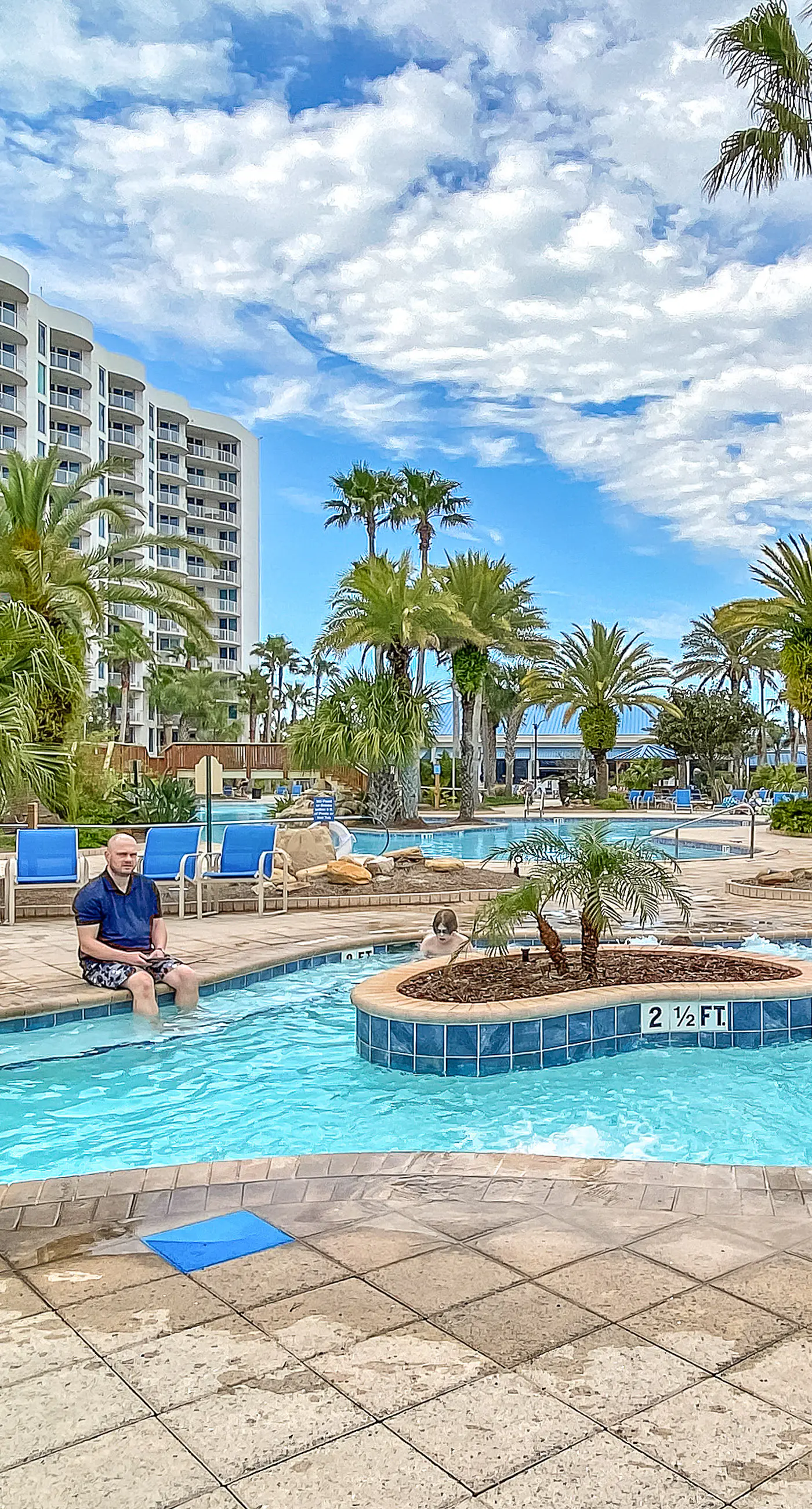 Charming, open unit w/ resort amenities including pool & hot tub, close to gulf