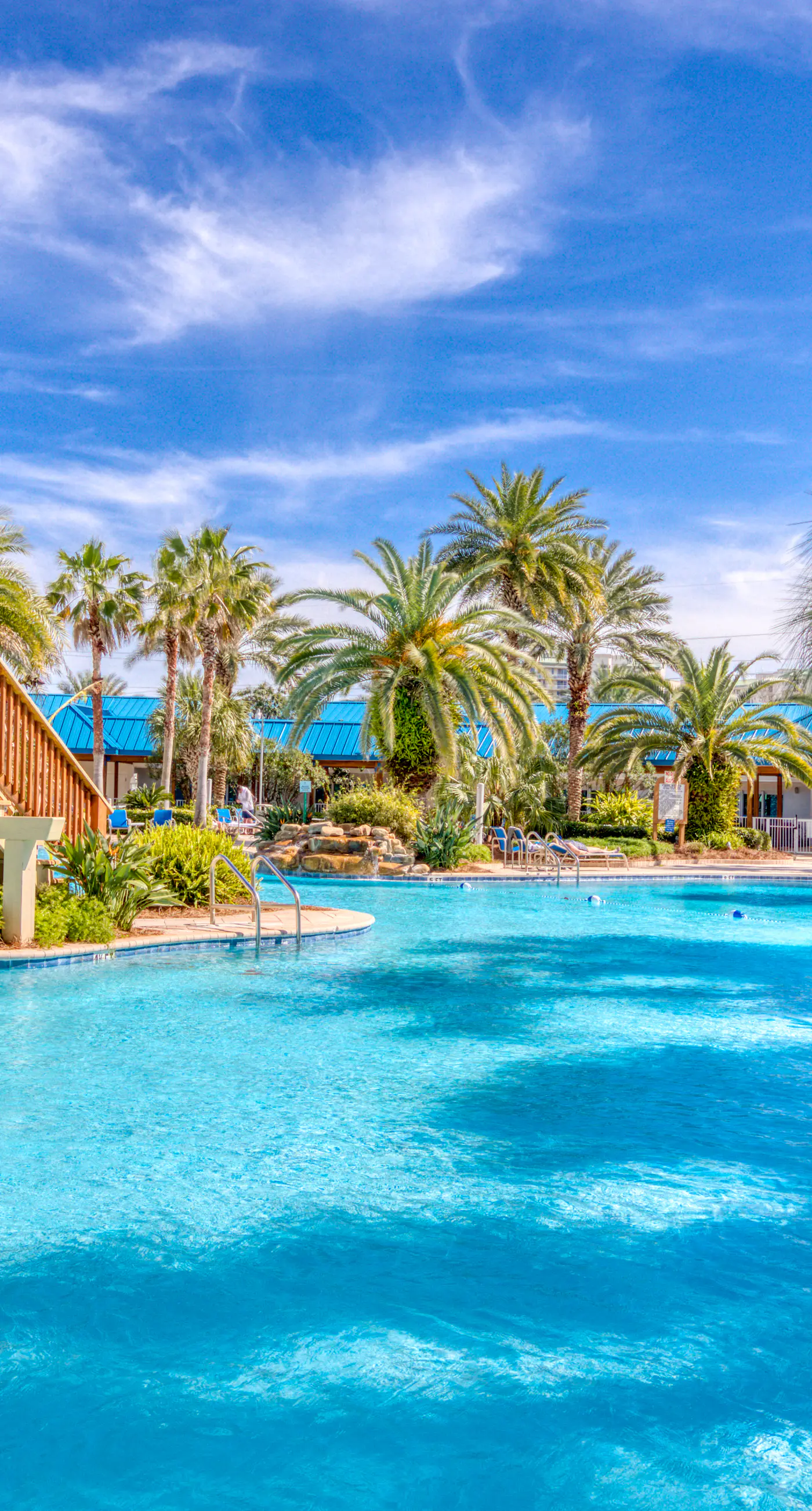 Charming, open unit w/ resort amenities including pool & hot tub, close to gulf