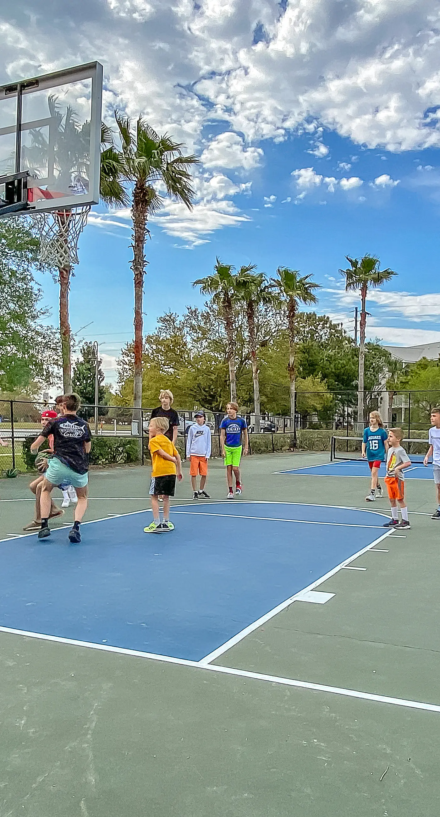 Charming, open unit w/ resort amenities including pool & hot tub, close to gulf