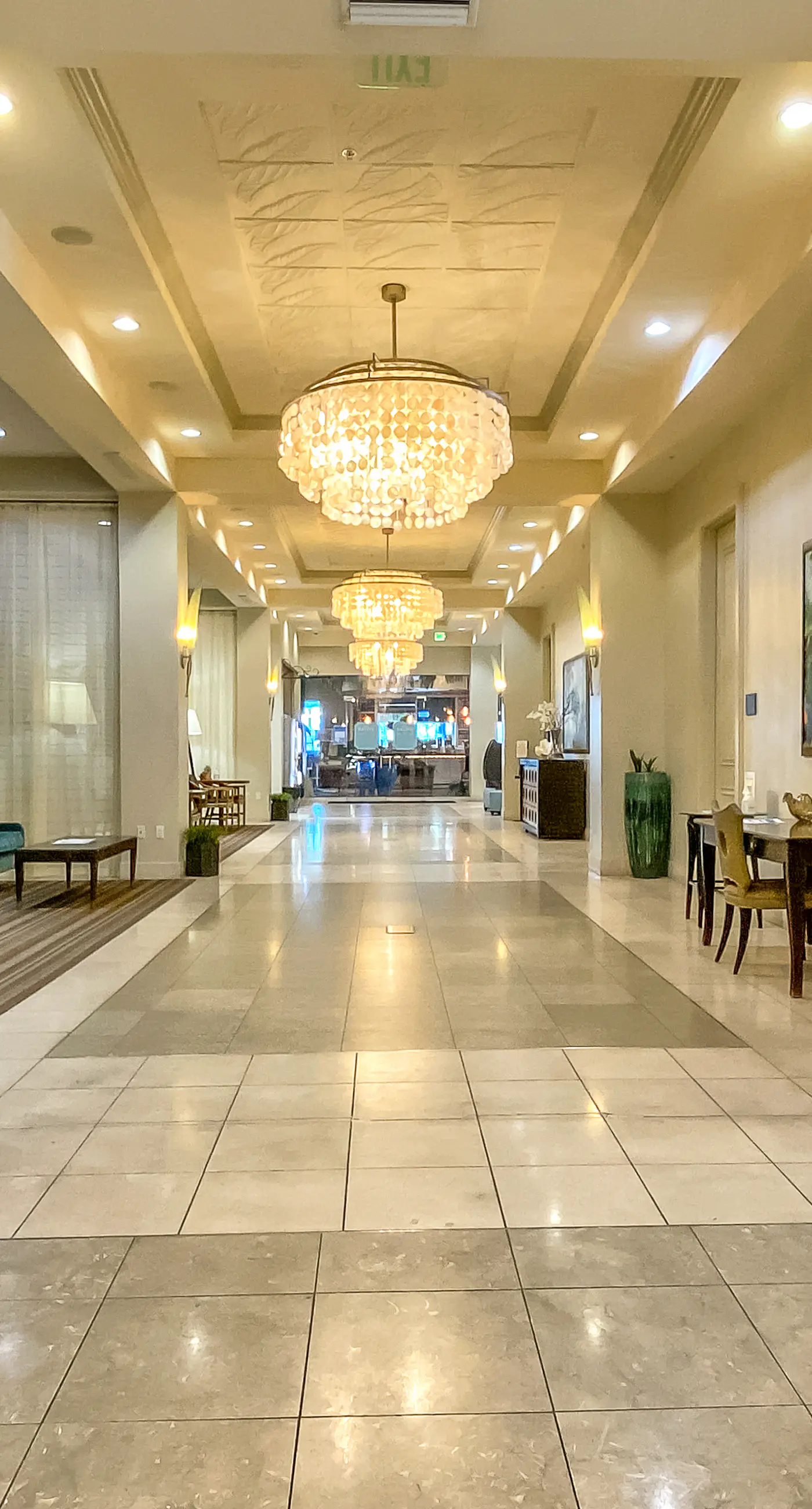 Charming, open unit w/ resort amenities including pool & hot tub, close to gulf