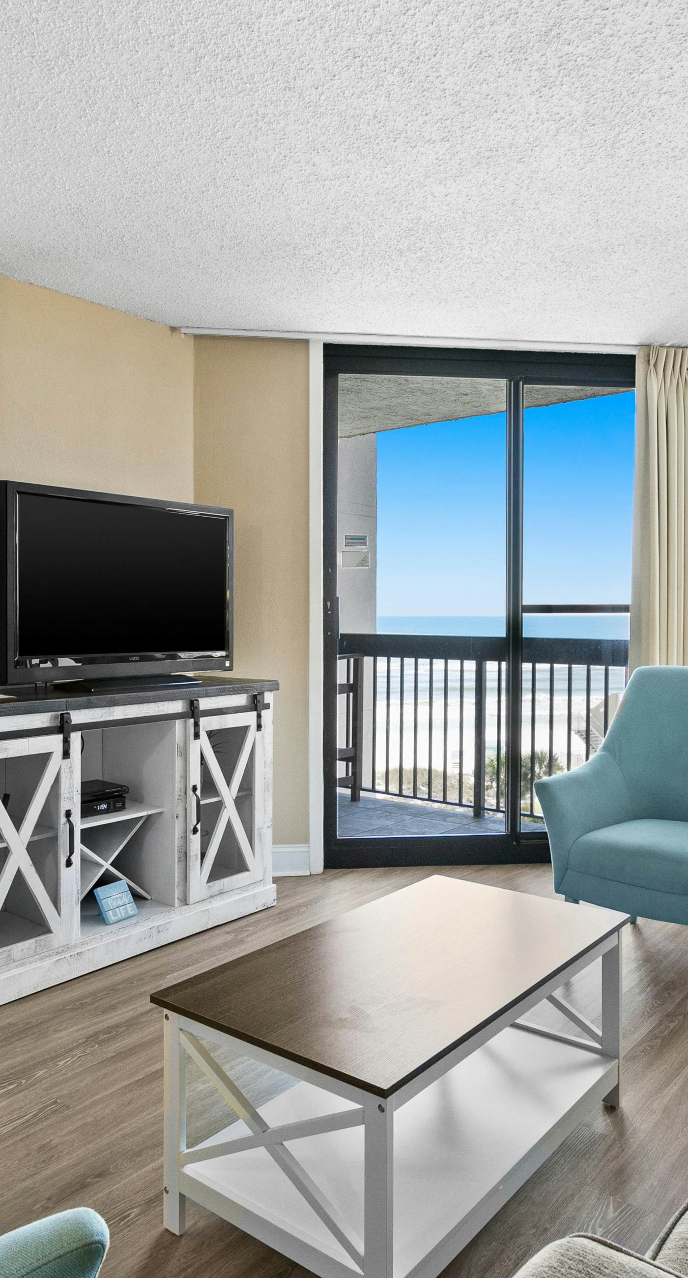 Lovely Sixth-Floor Condo, with Shared Splash Pad, Multiple Pools, & Hot Tub