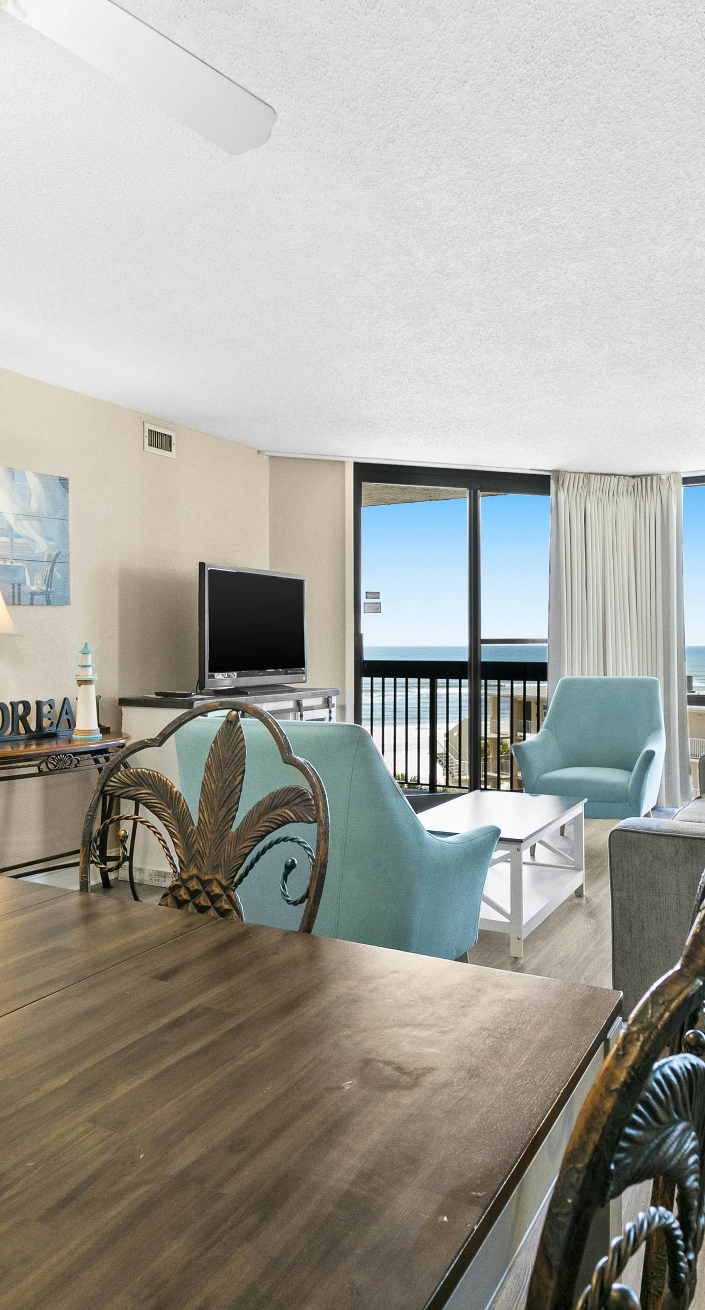 Lovely Sixth-Floor Condo, with Shared Splash Pad, Multiple Pools, & Hot Tub