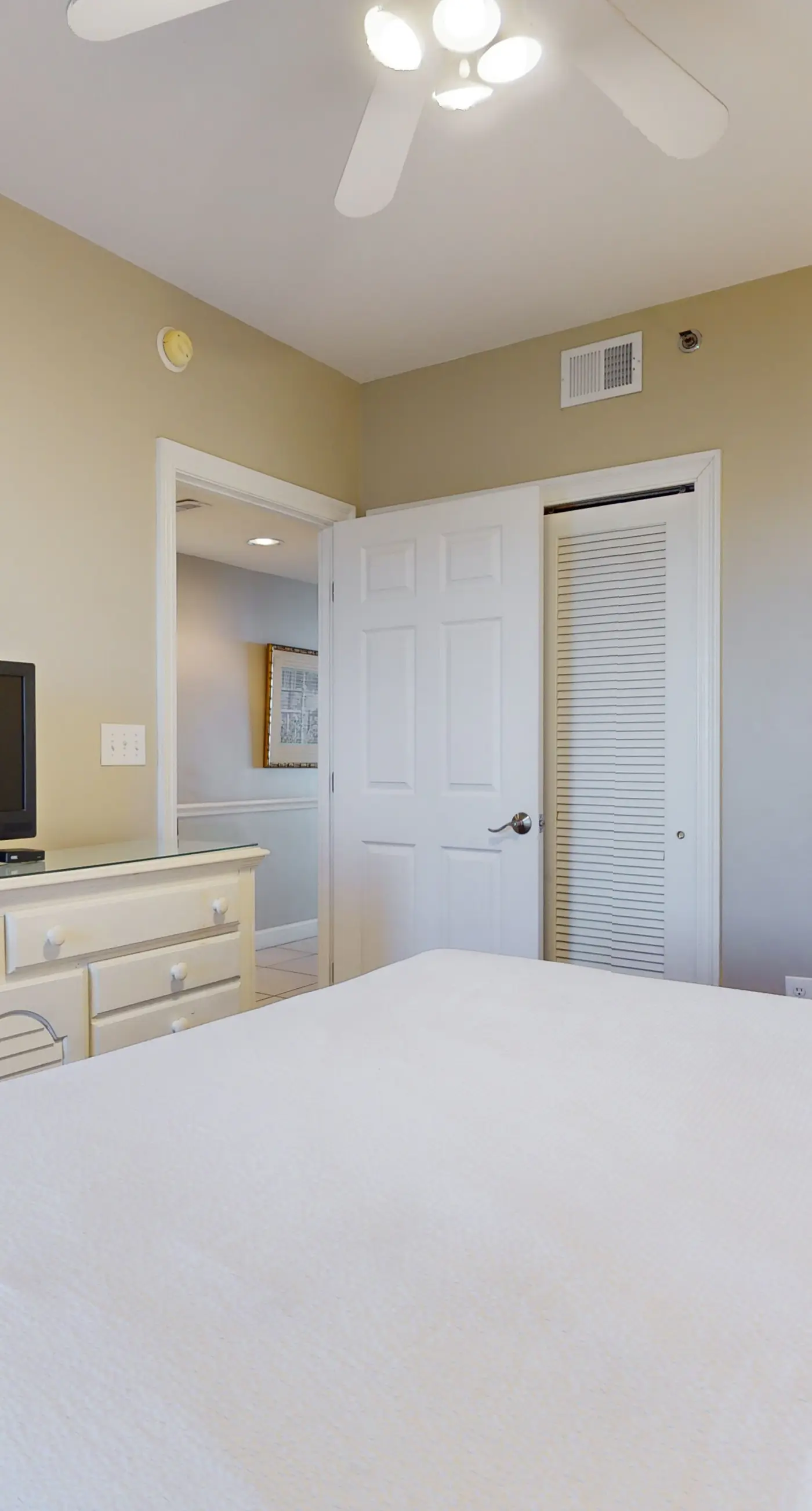 Airy Beachfront Condo w/Shared Outdoor Pool, Central A/C, Free WiFi