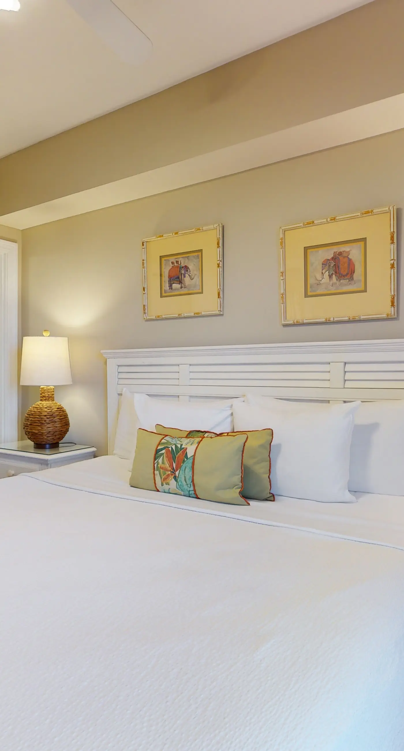 Airy Beachfront Condo w/Shared Outdoor Pool, Central A/C, Free WiFi