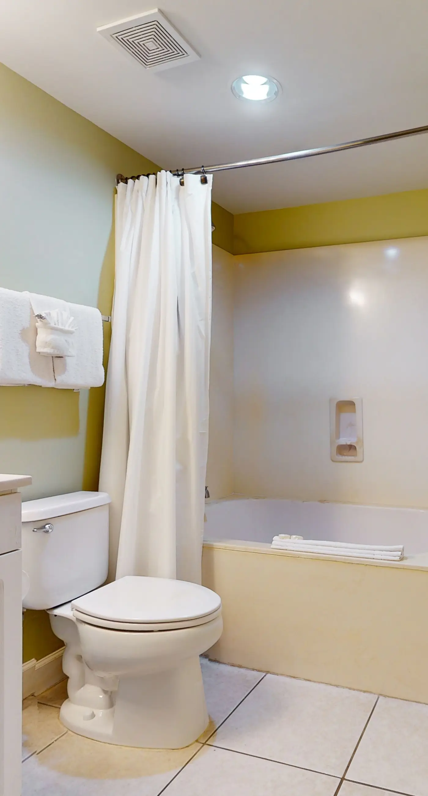 Airy Beachfront Condo w/Shared Outdoor Pool, Central A/C, Free WiFi