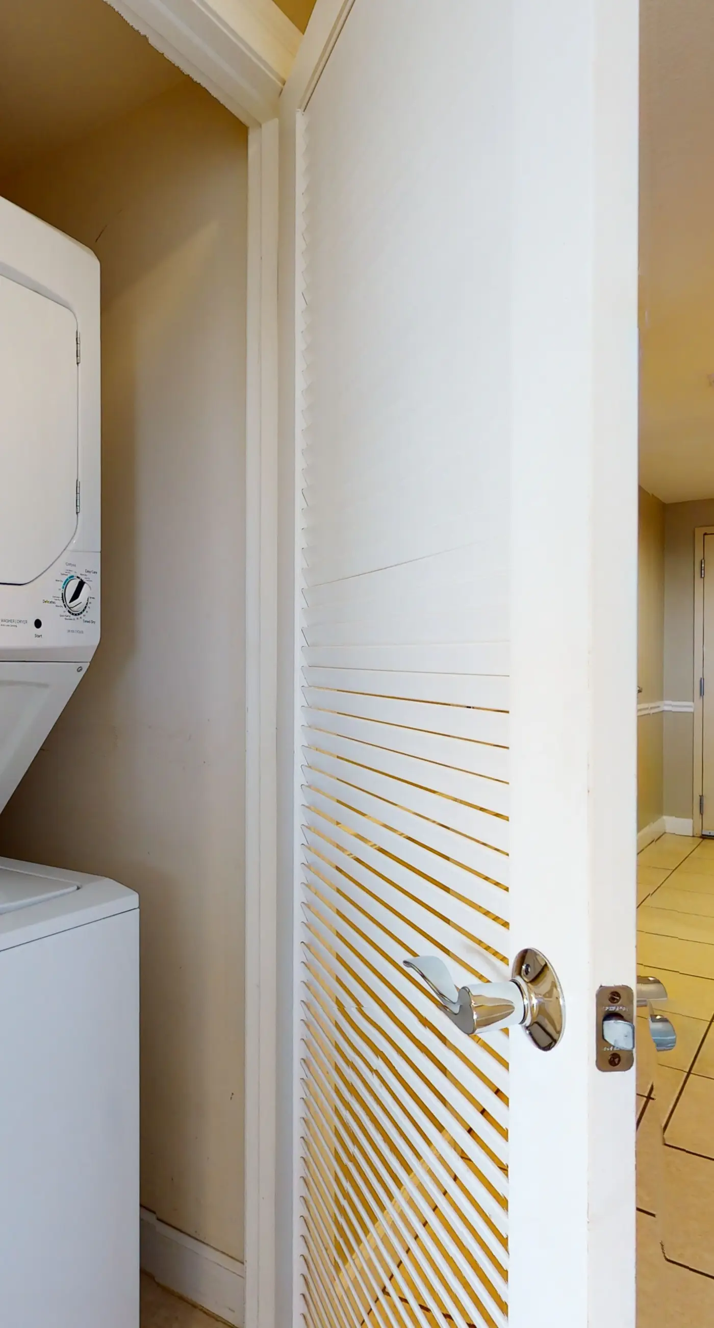 Airy Beachfront Condo w/Shared Outdoor Pool, Central A/C, Free WiFi