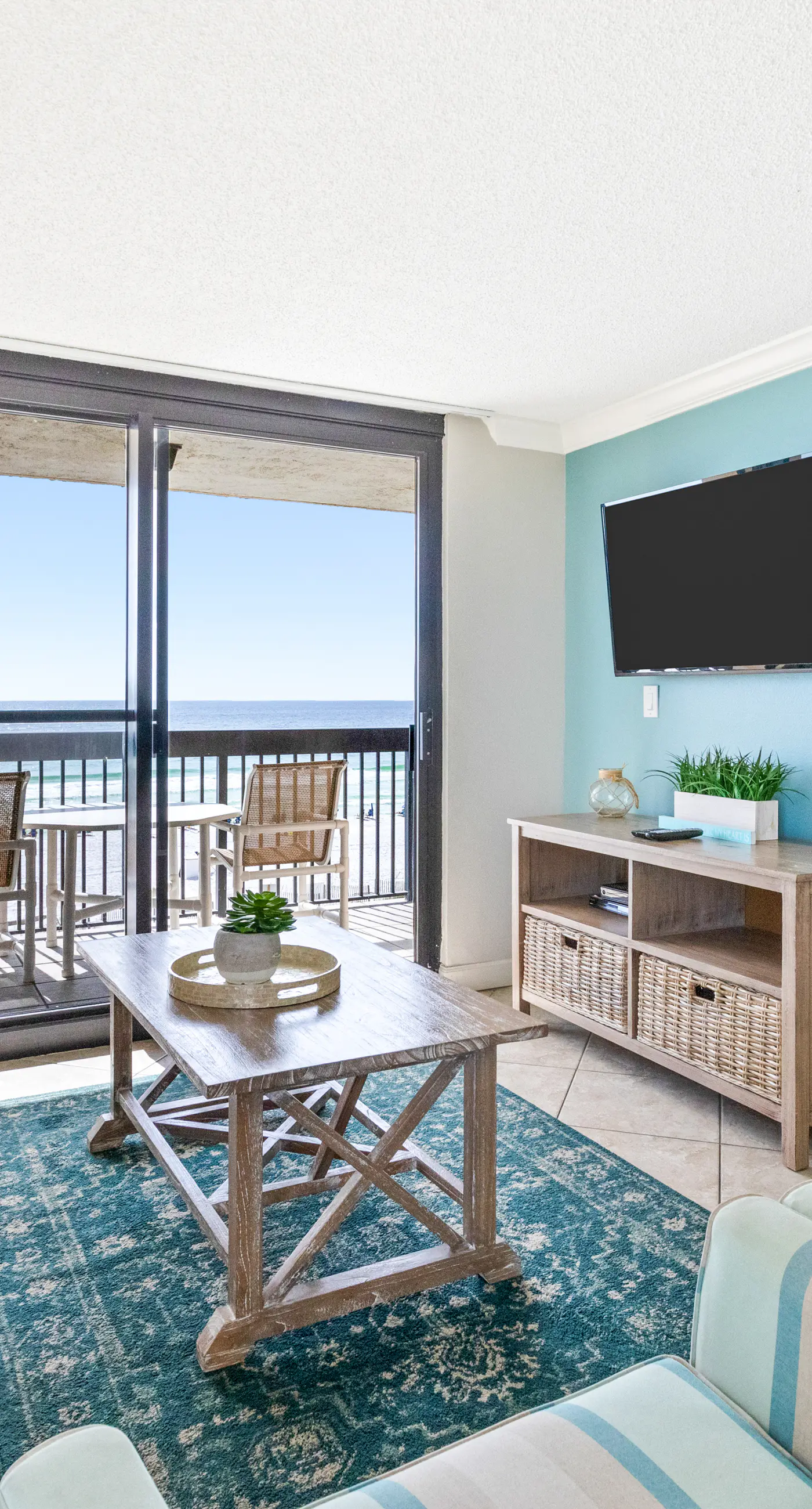 4th Floor Welcoming Condo, On-site pool w/ bar & restaurant