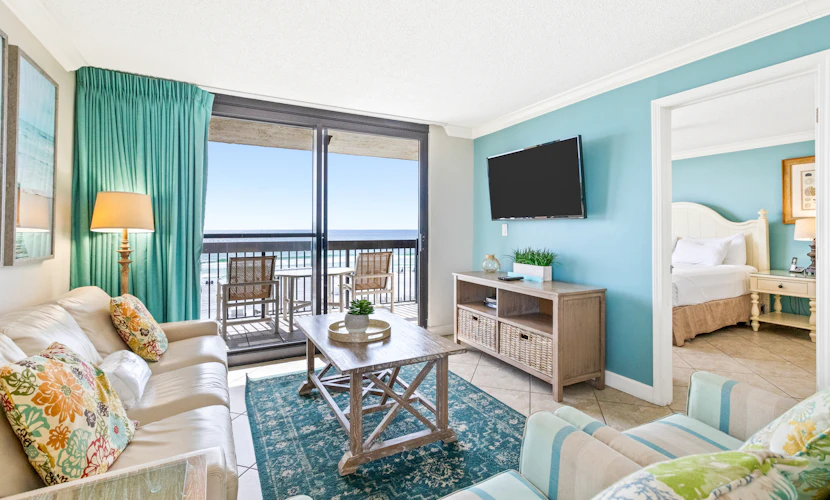 4th Floor Welcoming Condo, On-site pool w/ bar & restaurant