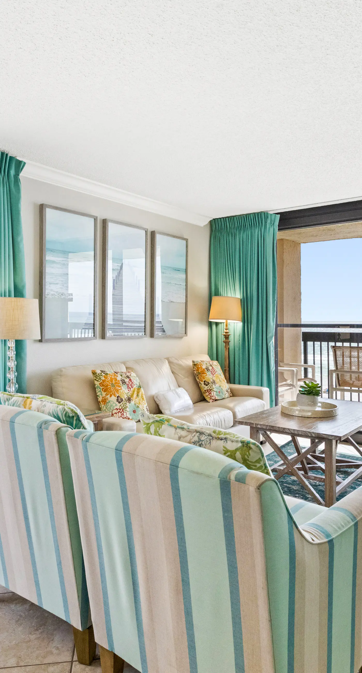 4th Floor Welcoming Condo, On-site pool w/ bar & restaurant