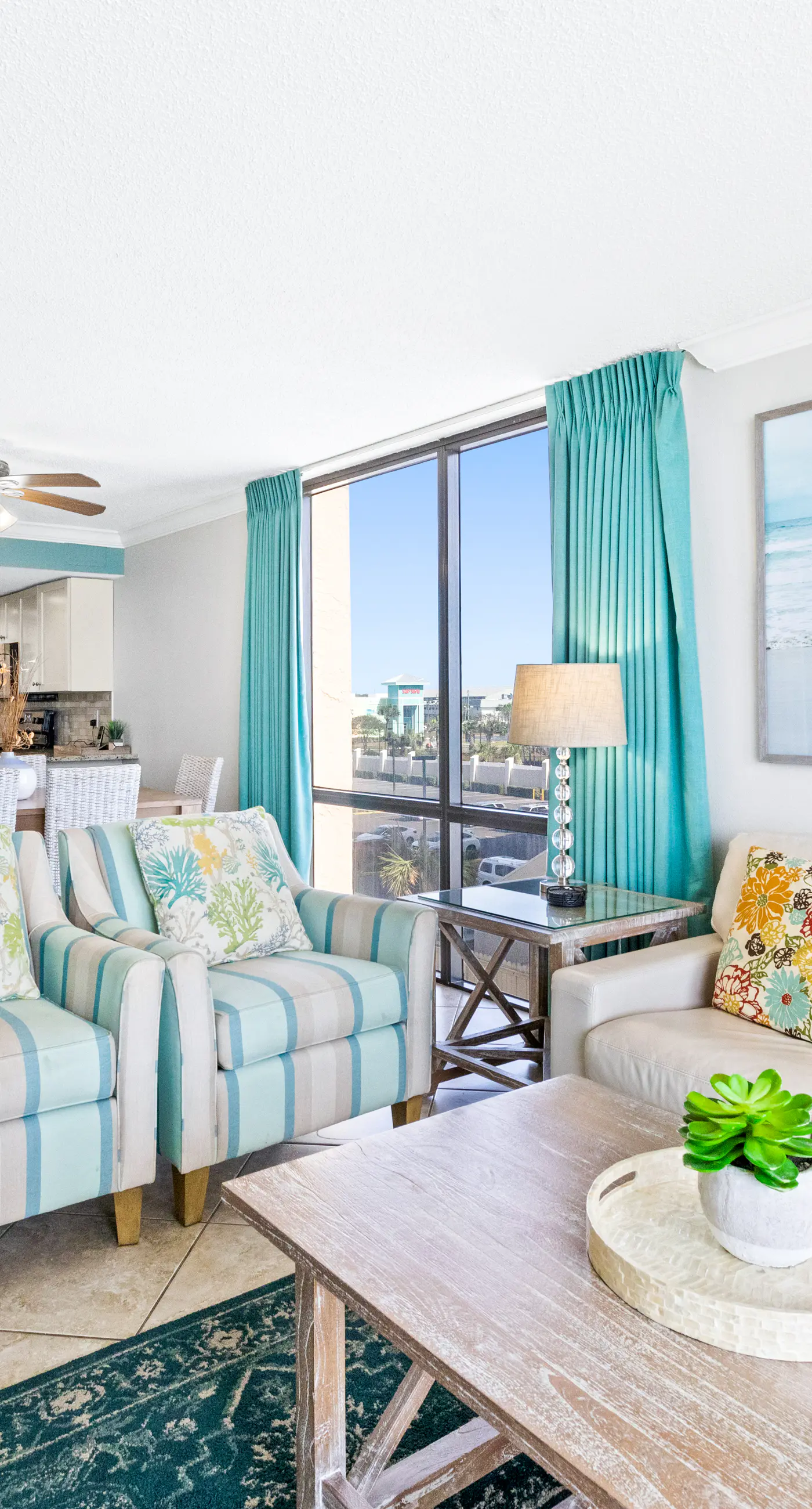 4th Floor Welcoming Condo, On-site pool w/ bar & restaurant