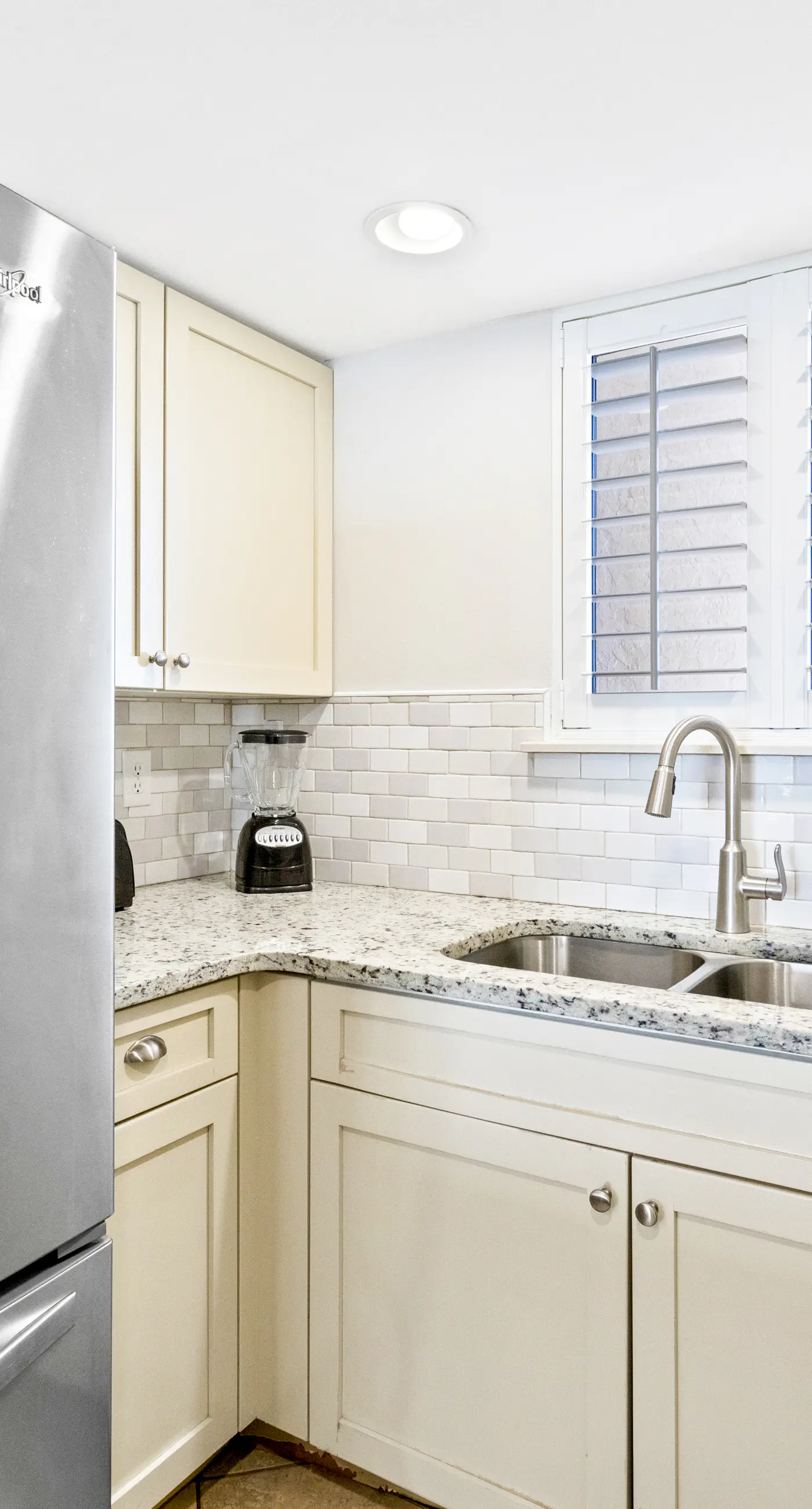 4th Floor Welcoming Condo, On-site pool w/ bar & restaurant