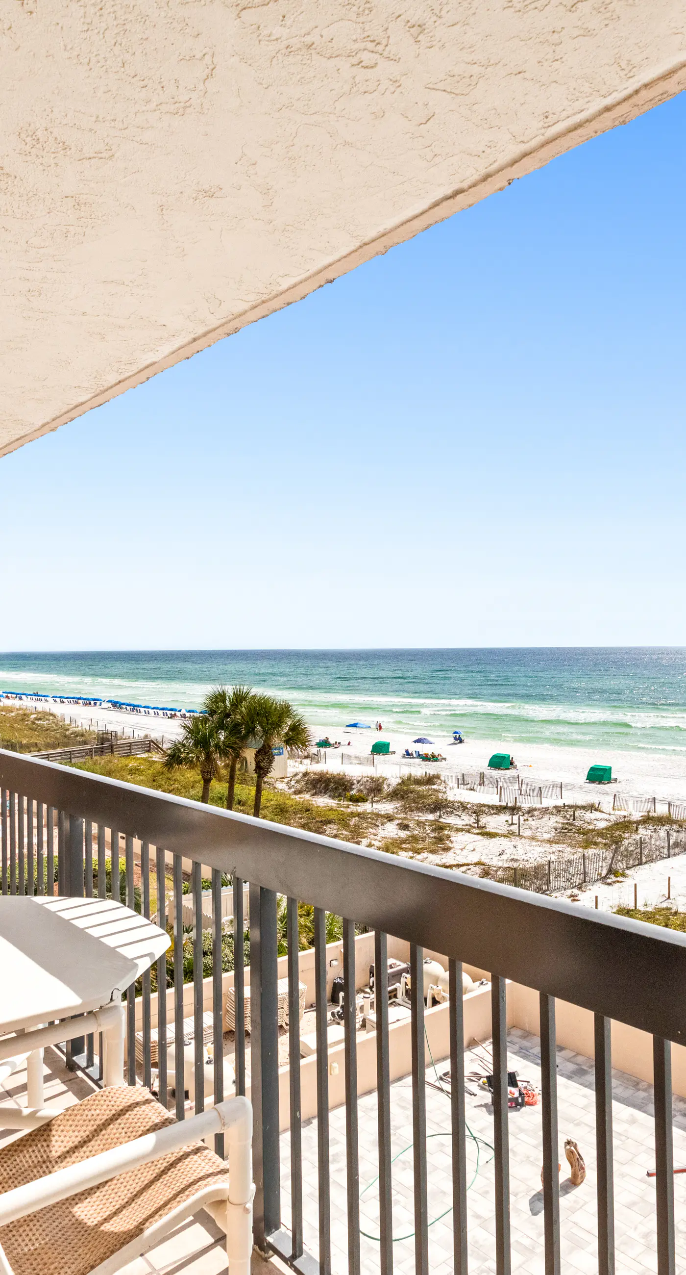 4th Floor Welcoming Condo, On-site pool w/ bar & restaurant