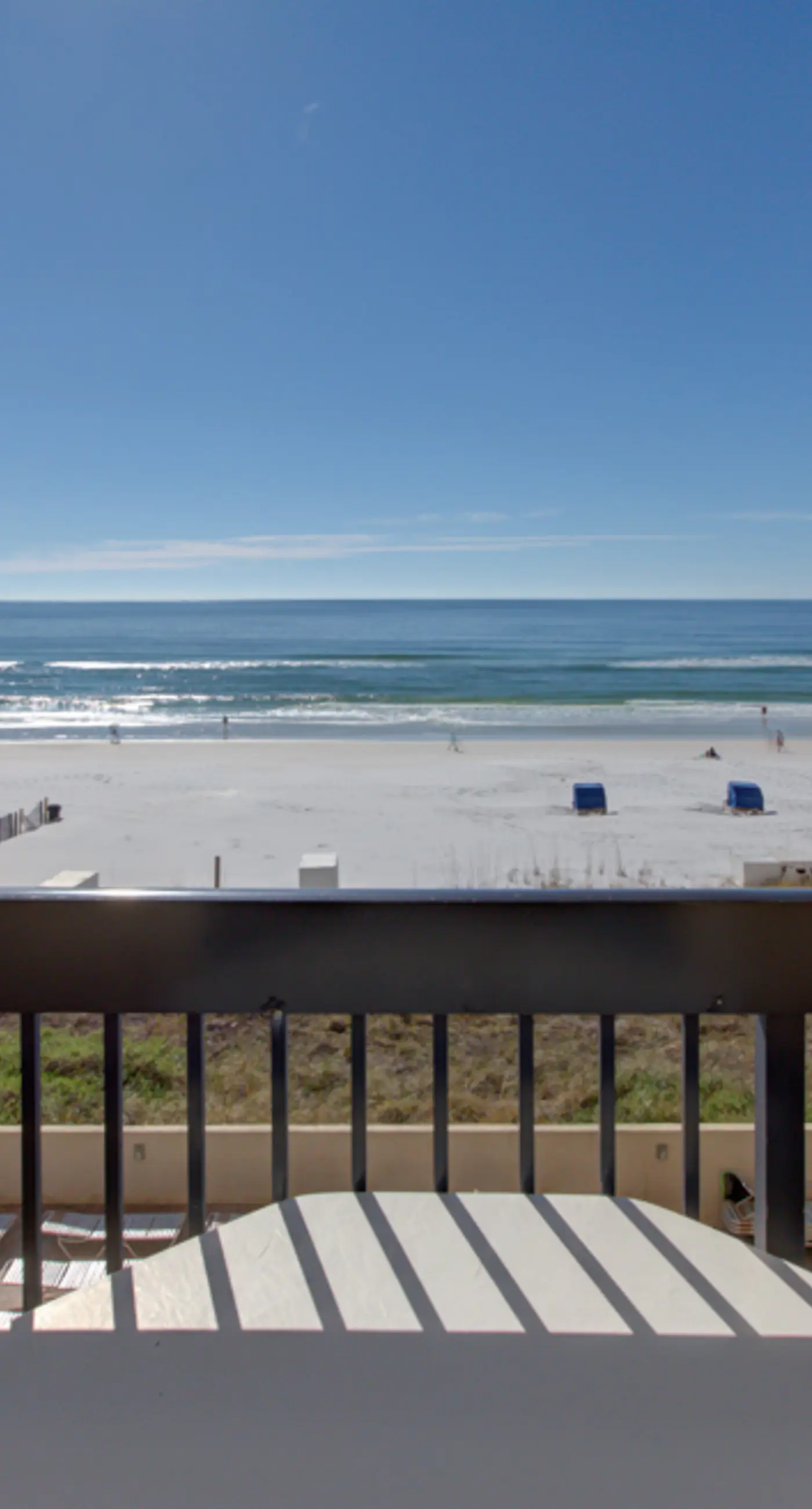 4th Floor Welcoming Condo, On-site pool w/ bar & restaurant