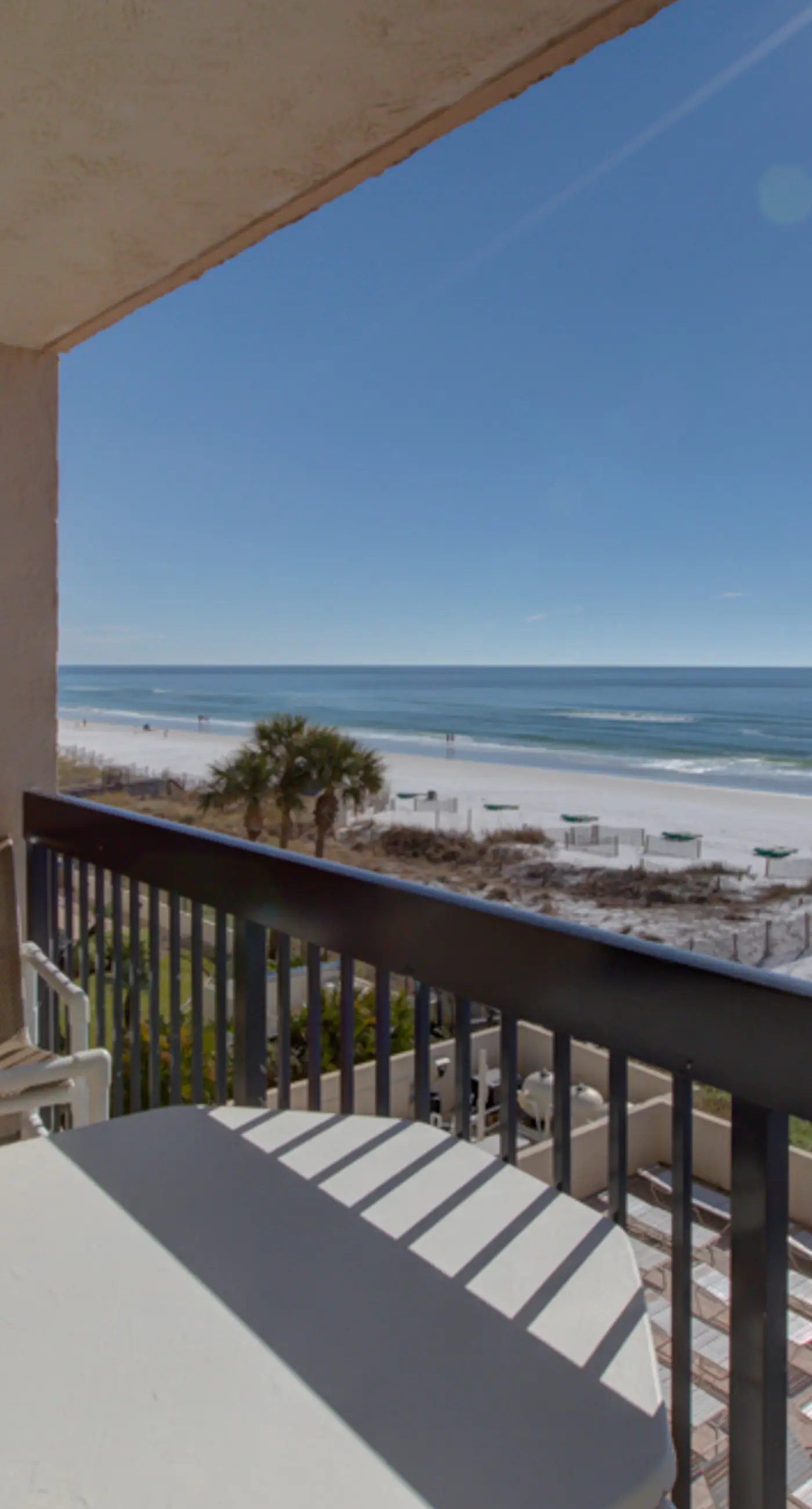 4th Floor Welcoming Condo, On-site pool w/ bar & restaurant