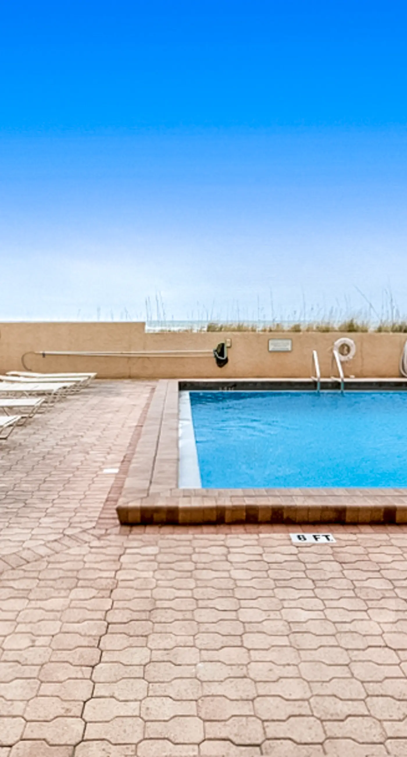 4th Floor Welcoming Condo, On-site pool w/ bar & restaurant