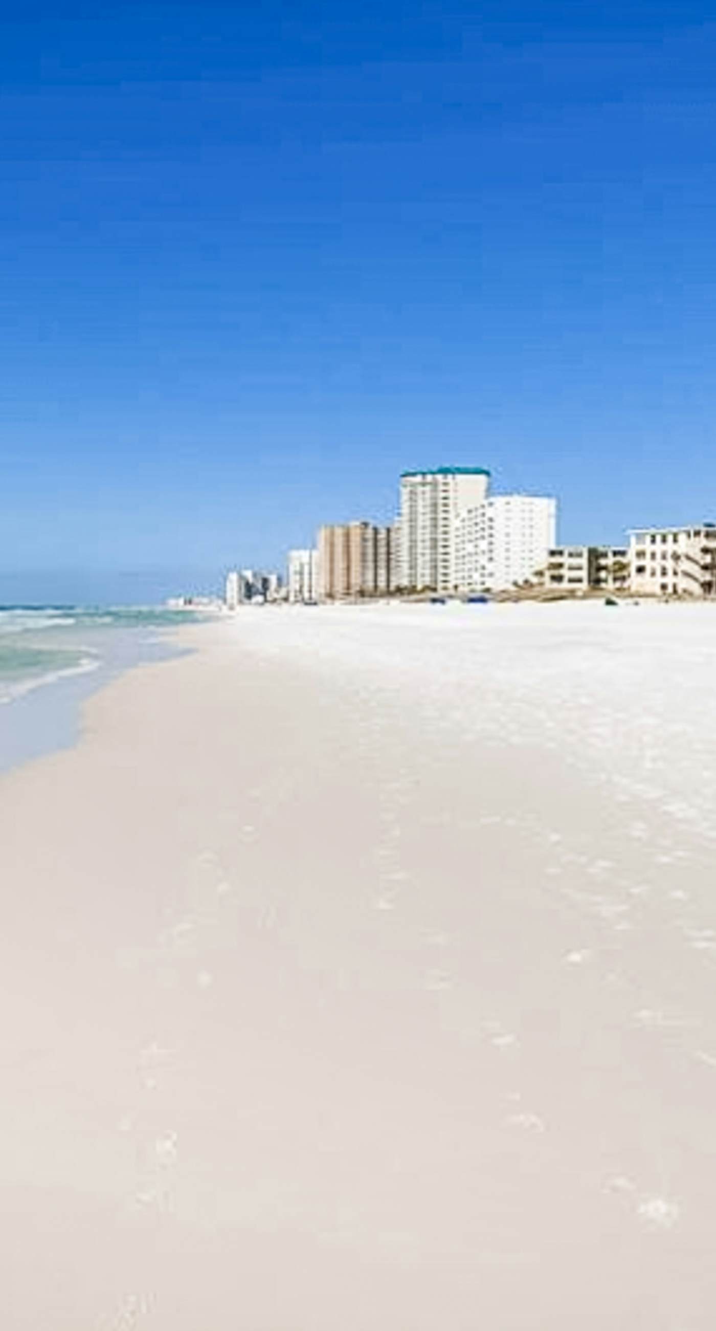 Inviting condo w/splash pad, multiple pools, and on-site bar