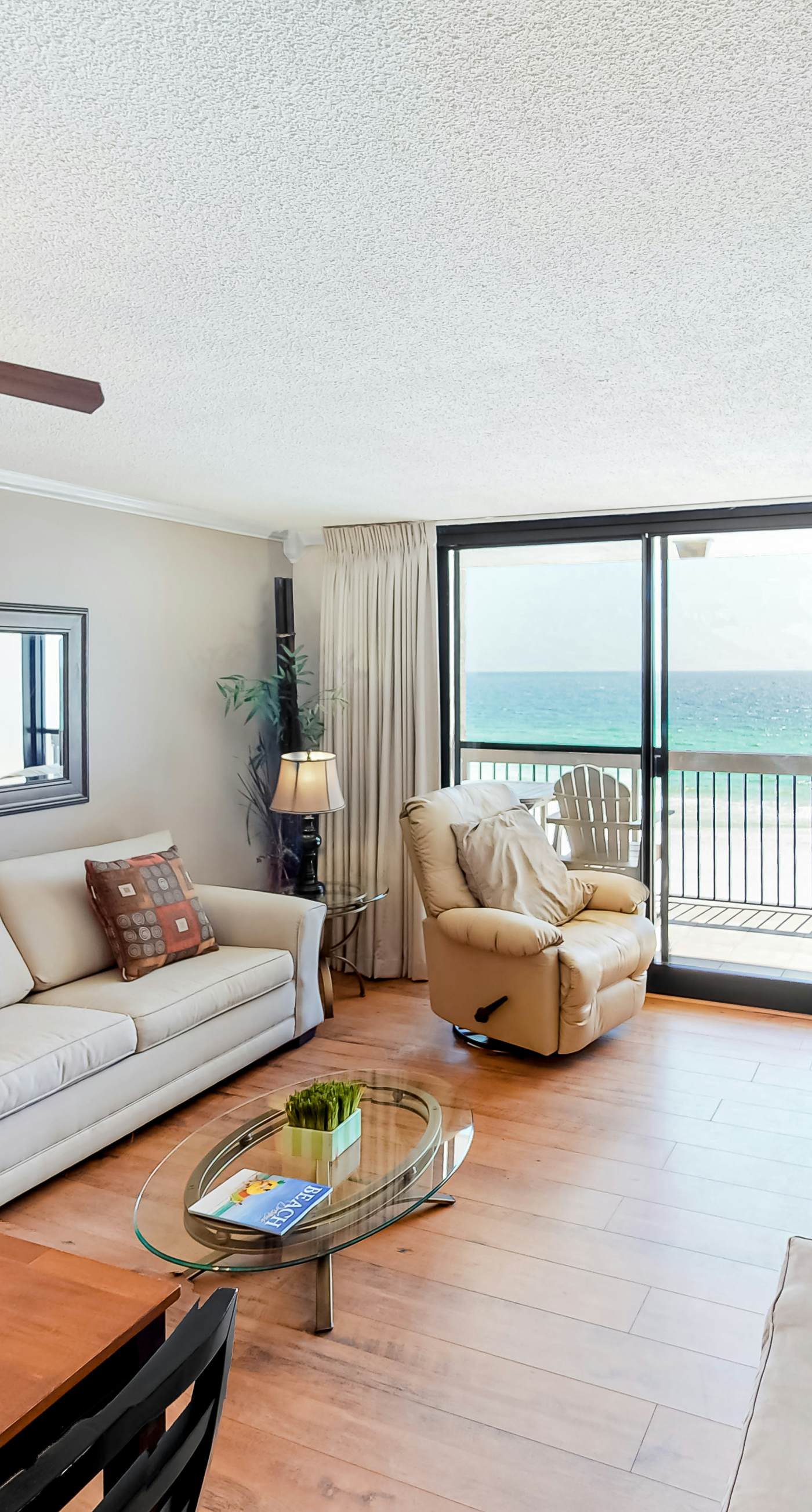 6th Floor Condo, On-site restaurant & bar, Splash pad w/ pool