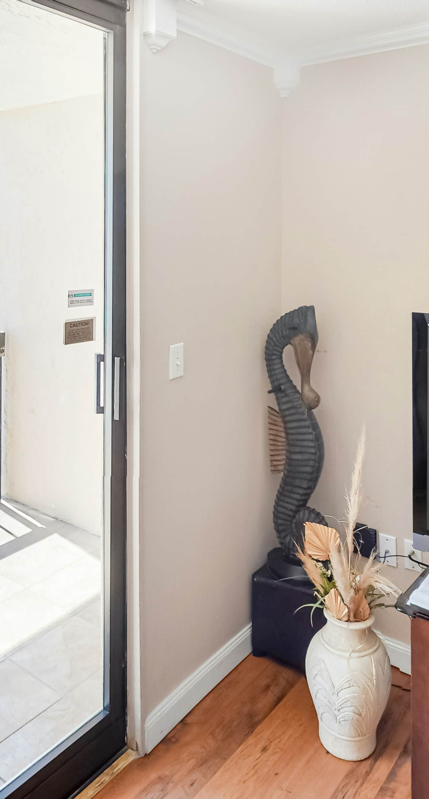 6th Floor Condo, On-site restaurant & bar, Splash pad w/ pool