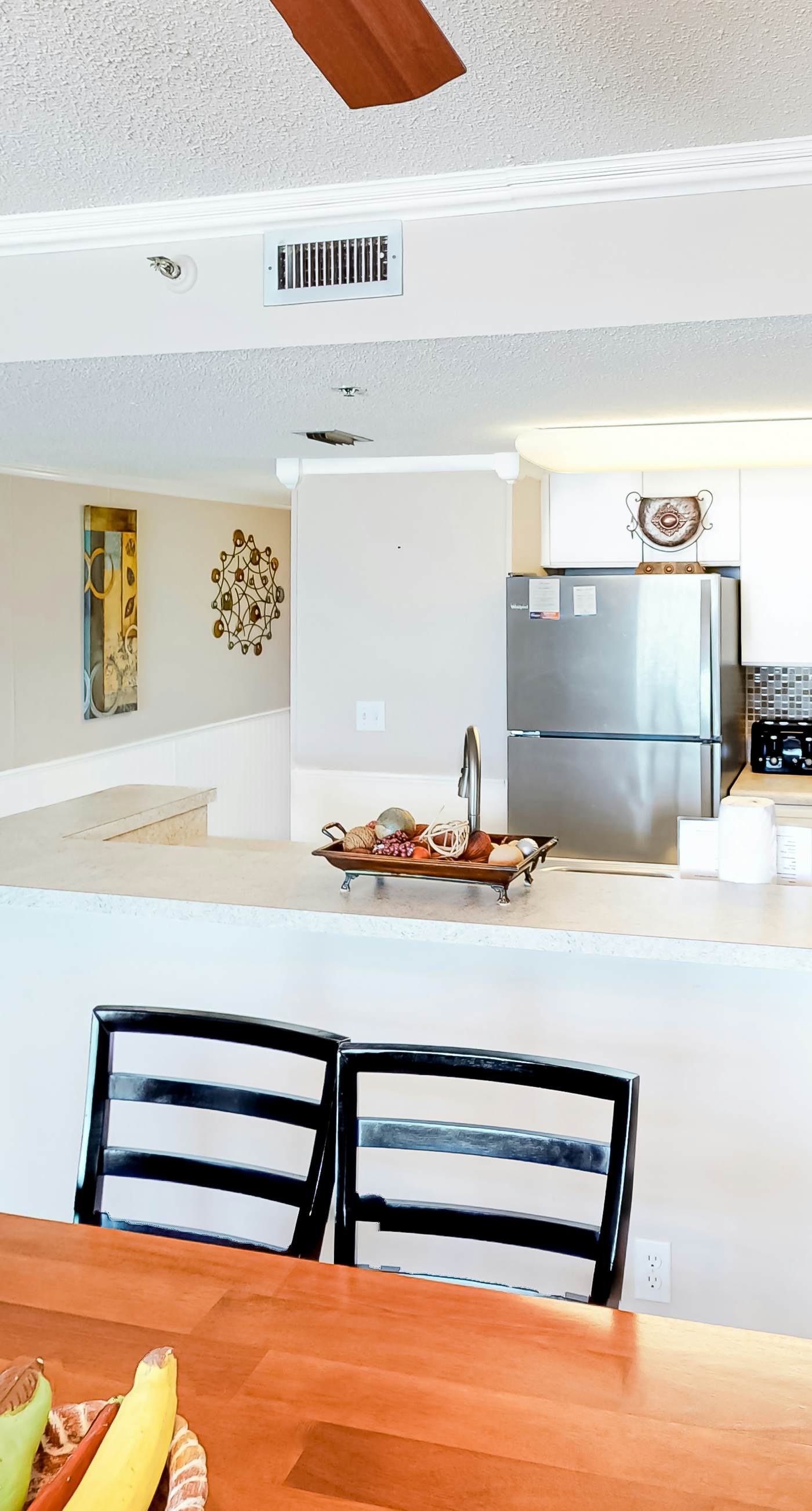 6th Floor Condo, On-site restaurant & bar, Splash pad w/ pool